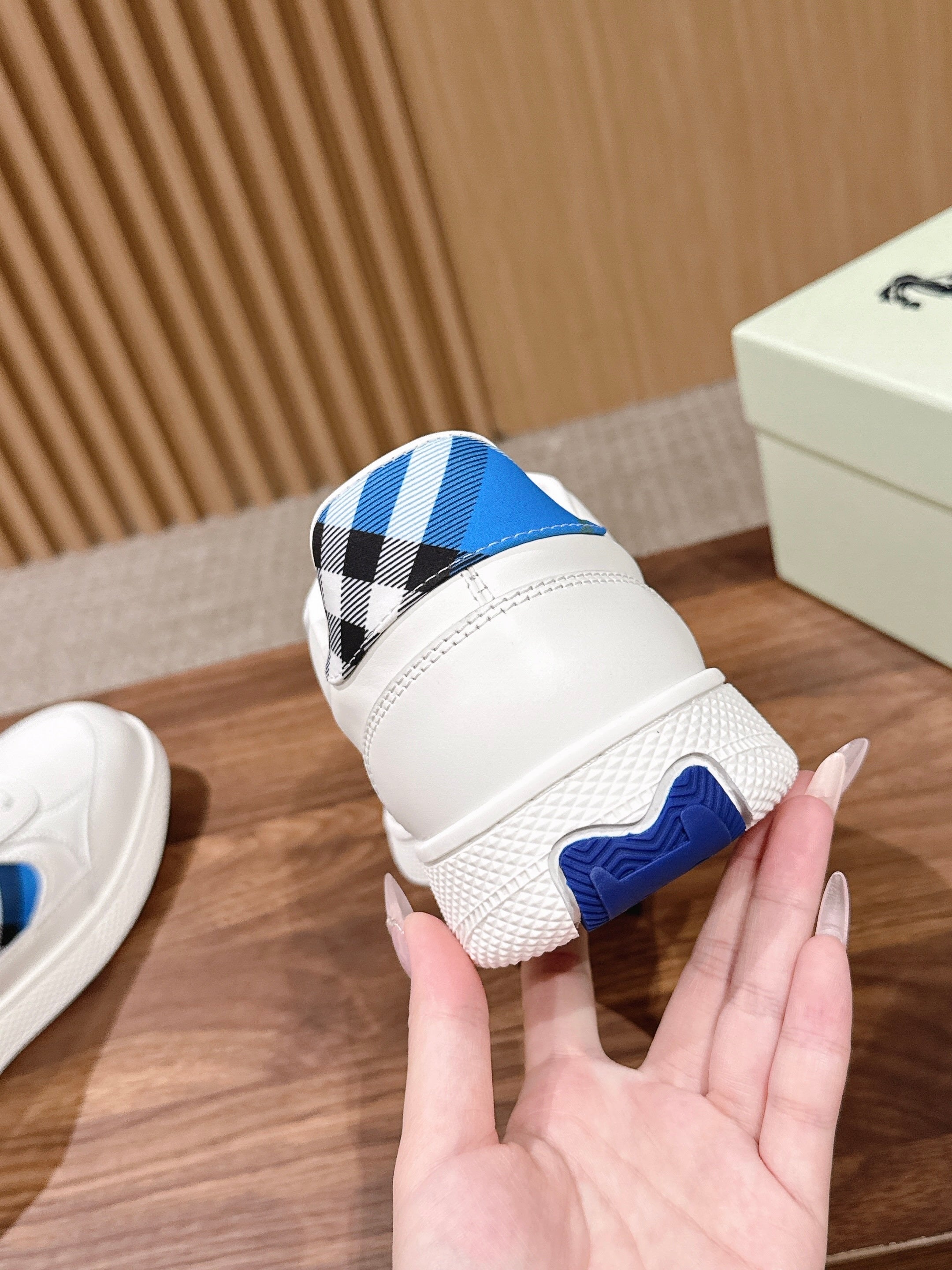 BURBERRY 26S SNEAKERS IN WHITE  SOFT CALFSKIN AND FABRIC