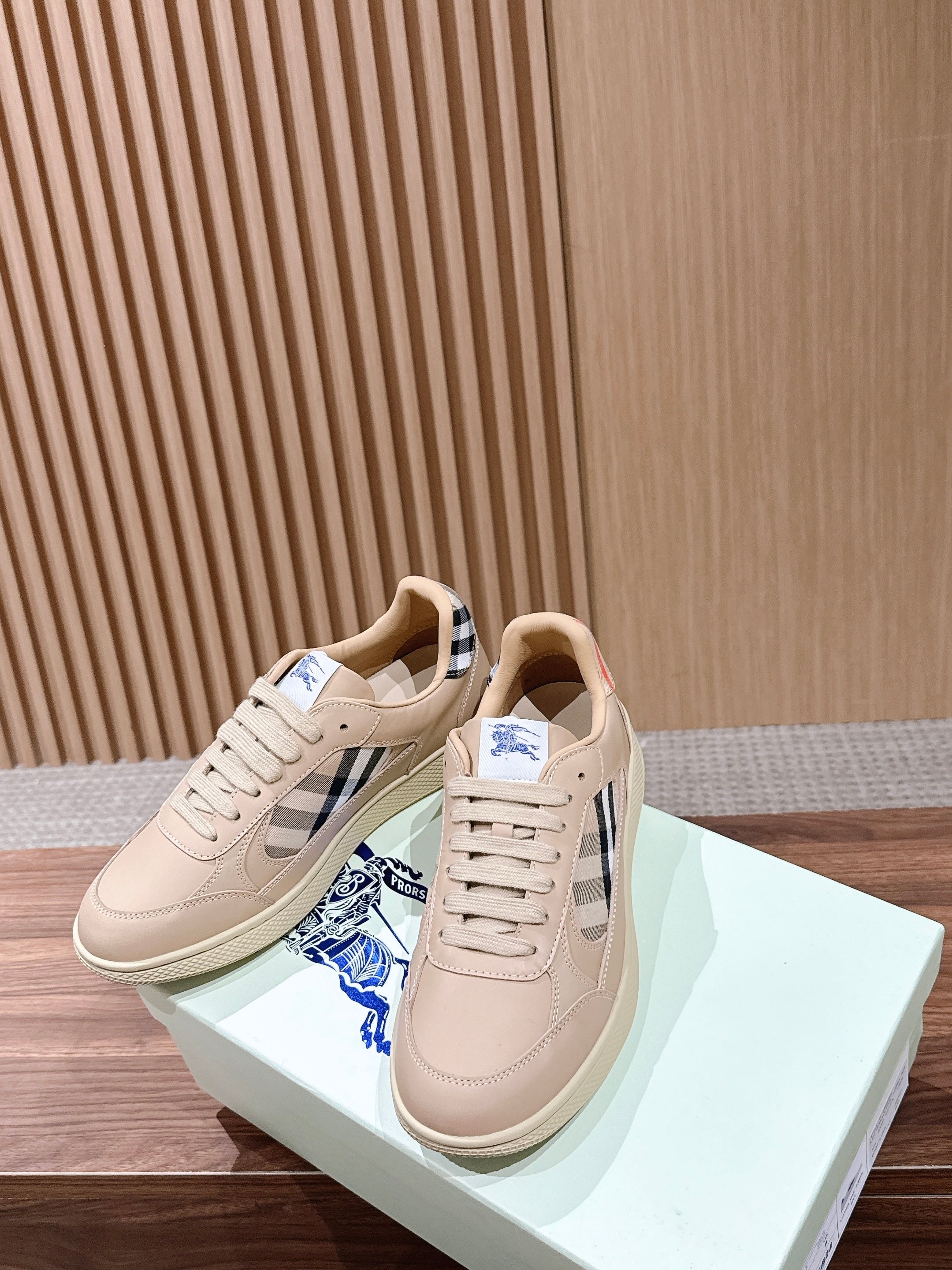 BURBERRY 26S SNEAKERS IN BEIGE SOFT CALFSKIN AND FABRIC