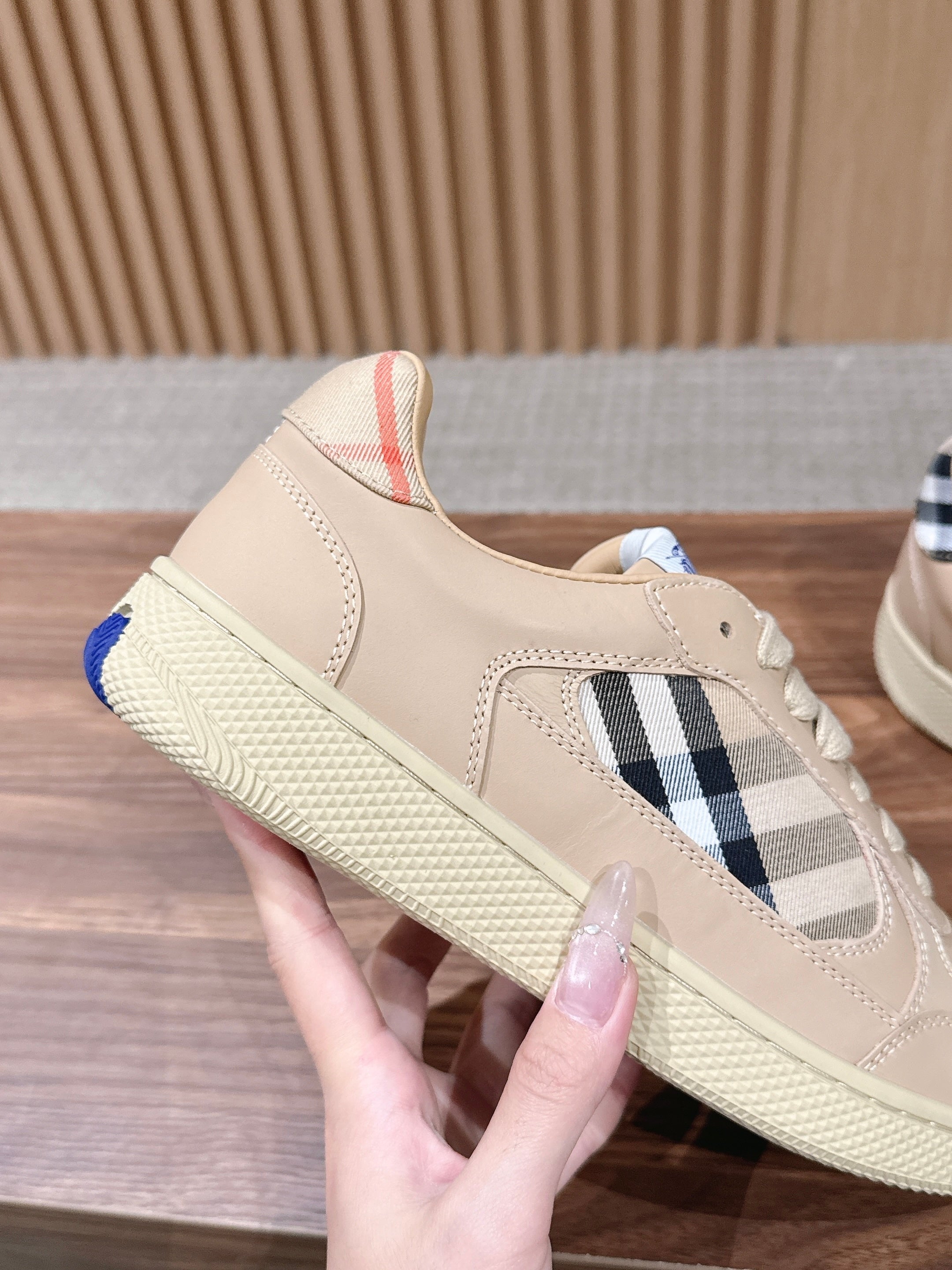 BURBERRY 26S SNEAKERS IN BEIGE SOFT CALFSKIN AND FABRIC
