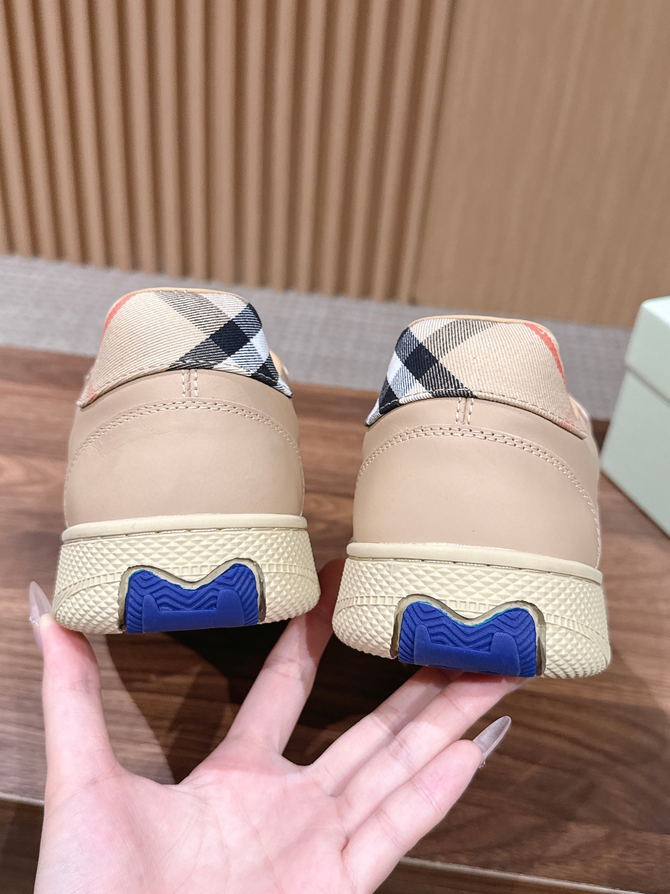 BURBERRY 26S SNEAKERS IN BEIGE SOFT CALFSKIN AND FABRIC