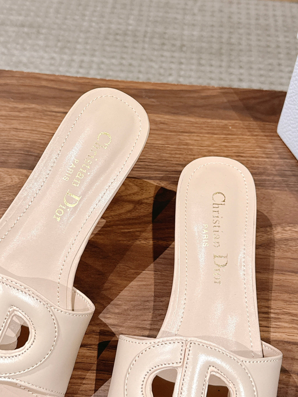 DIOR 26S LOW HEEL SLIDE SANDALS IN BEIGE CALFSKIN PEARL GOLD BUCKLE