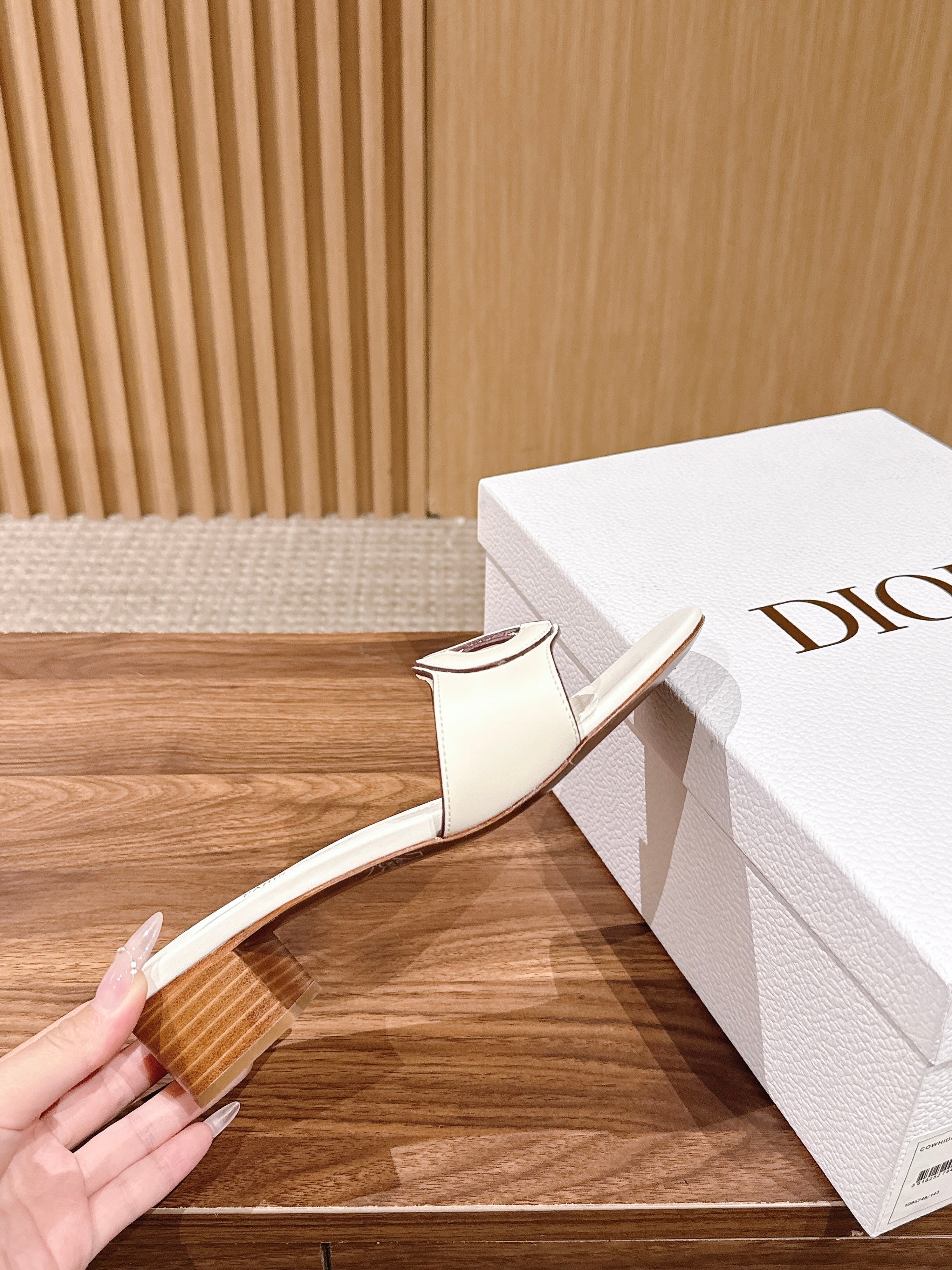 DIOR 26S LOW HEEL SLIDE SANDALS IN WHITE CALFSKIN PEARL GOLD BUCKLE