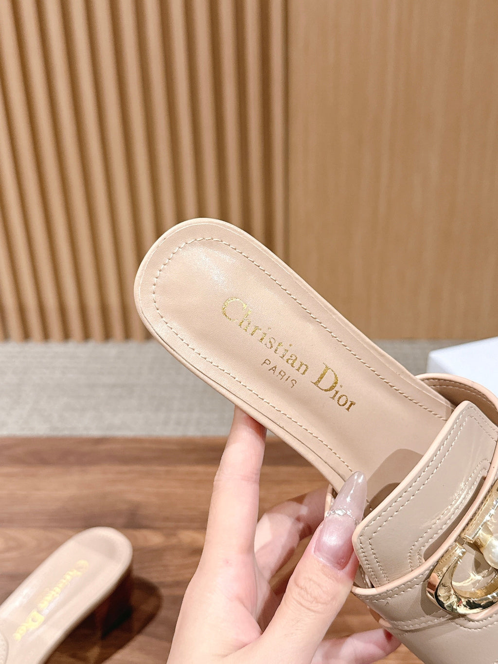 DIOR 26S LOW HEEL SLIDE SANDALS IN BEIGE CALFSKIN GOLD PEARL BUCKLE