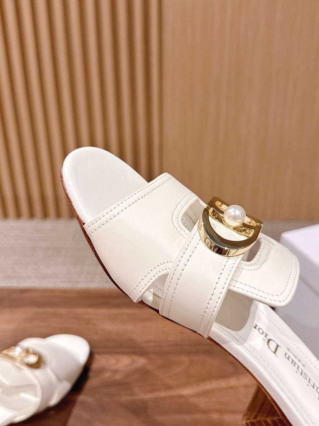 DIOR 26S LOW HEEL SLIDE SANDALS IN WHITE CALFSKIN GOLD PEARL BUCKLE