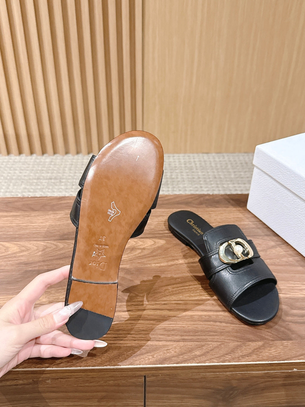 DIOR 26S WIDE STRAP SLIDE SANDALS IN BLACK CALFSKIN PEARL GOLD BUCKLE