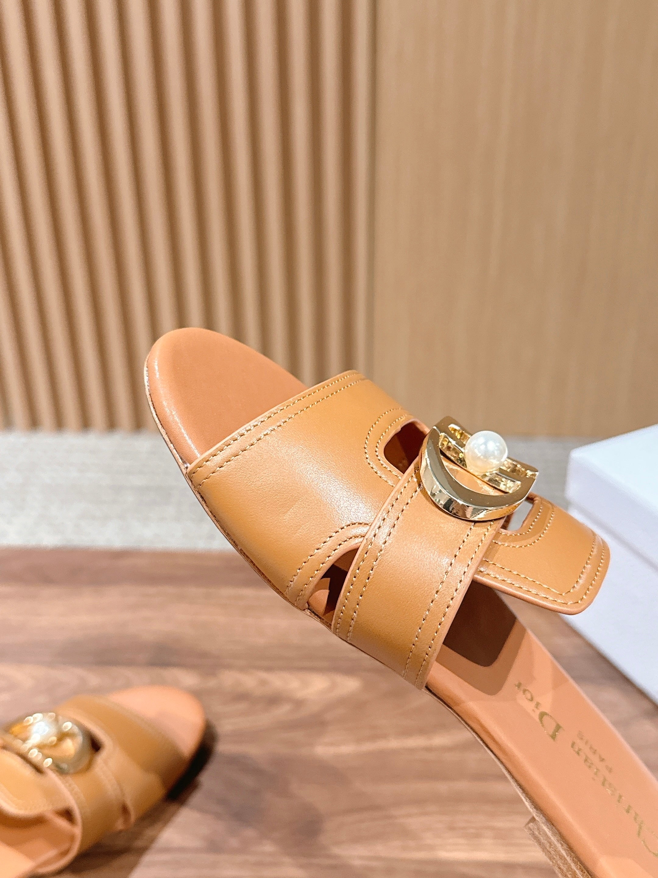 DIOR 26S WIDE STRAP SLIDE SANDALS IN CARAMEL BROWN CALFSKIN PEARL GOLD BUCKLE