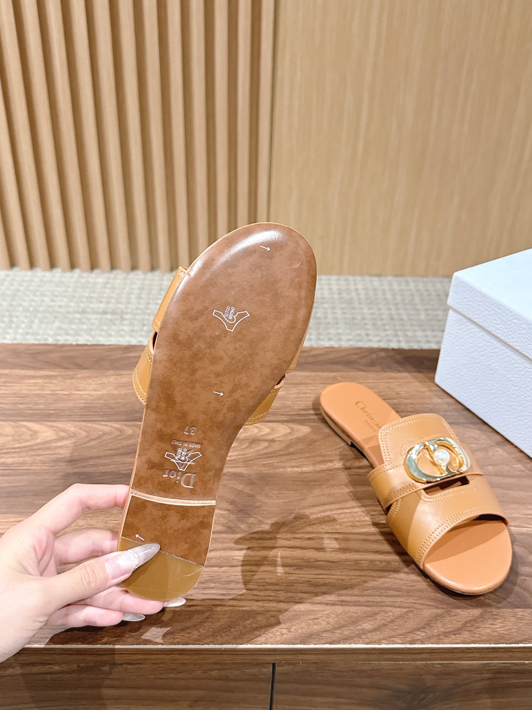 DIOR 26S WIDE STRAP SLIDE SANDALS IN CARAMEL BROWN CALFSKIN PEARL GOLD BUCKLE