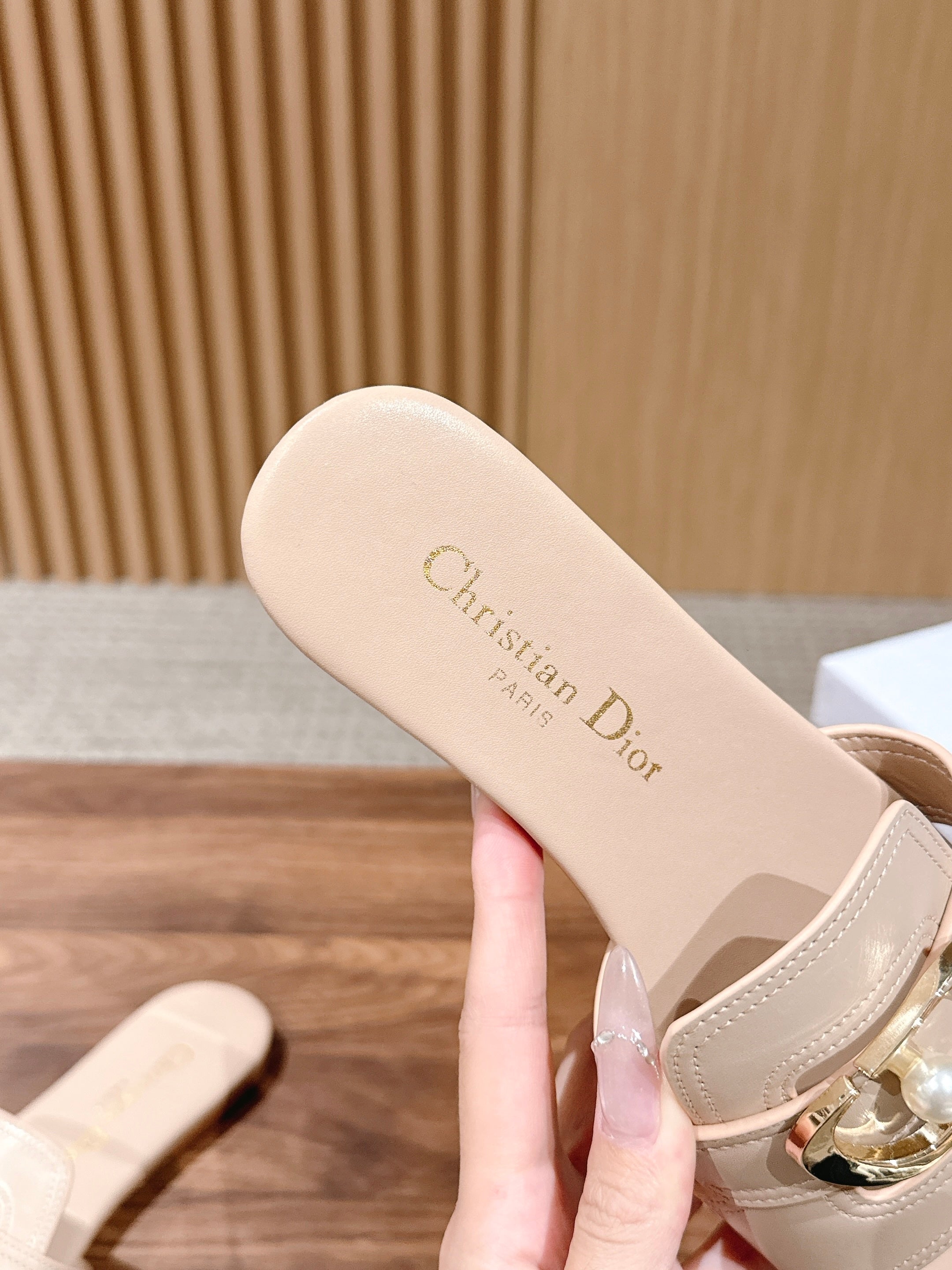 DIOR 26S WIDE STRAP SLIDE SANDALS IN BEIGE CALFSKIN PEARL GOLD BUCKLE