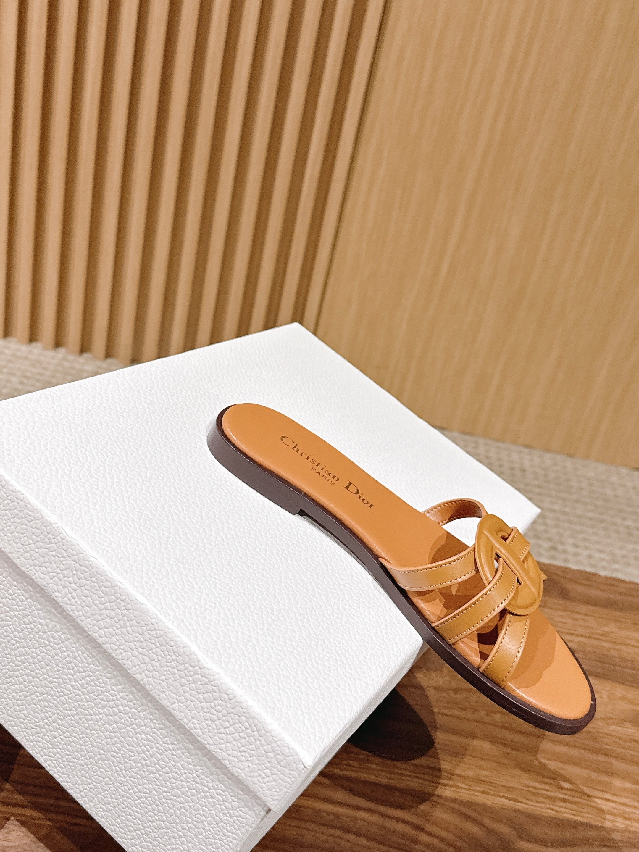 DIOR 26S SLIDE SANDALS IN CARAMEL BROWN CLUB WOVEN CALFSKIN