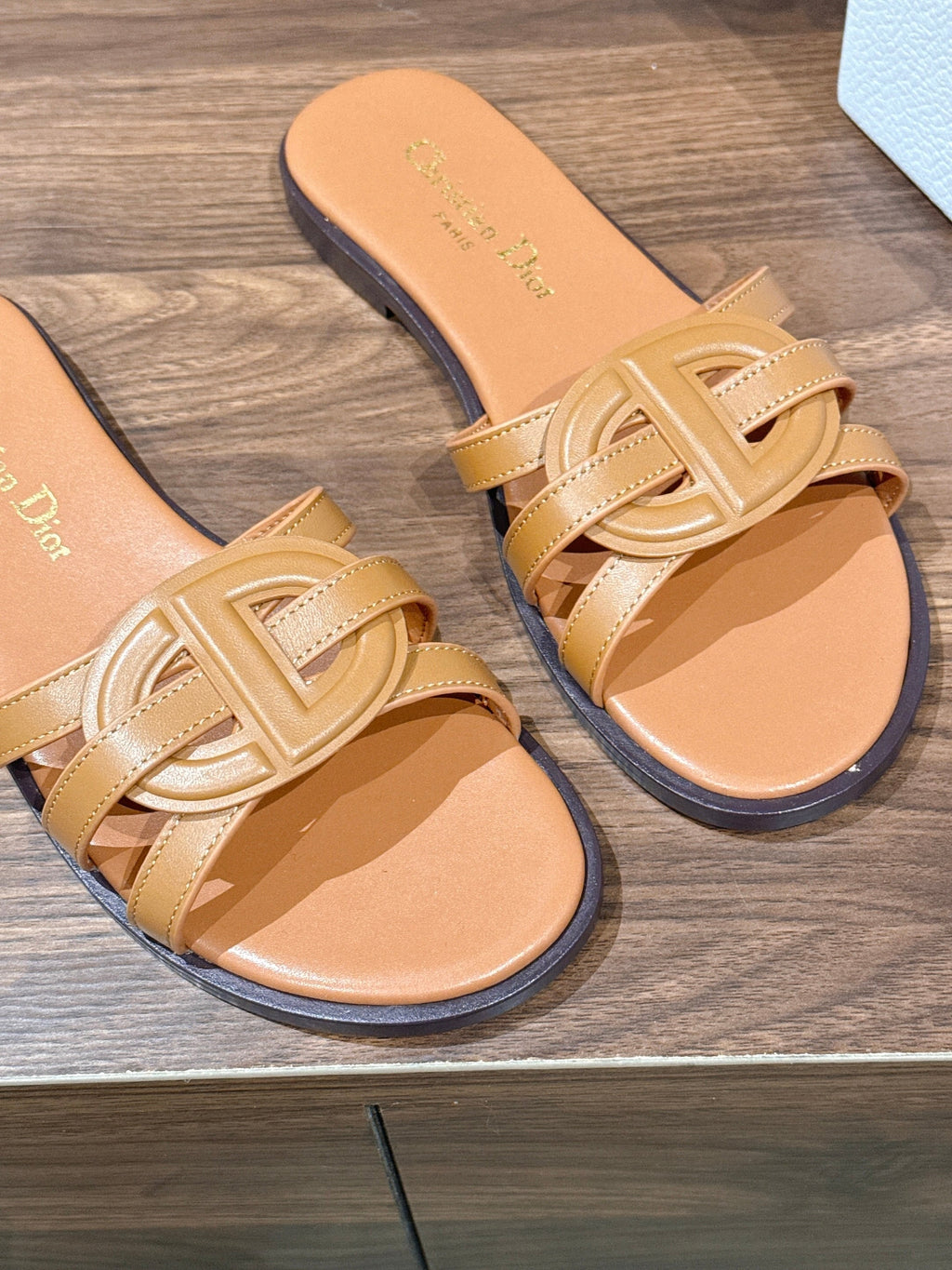 DIOR 26S SLIDE SANDALS IN CARAMEL BROWN CLUB WOVEN CALFSKIN