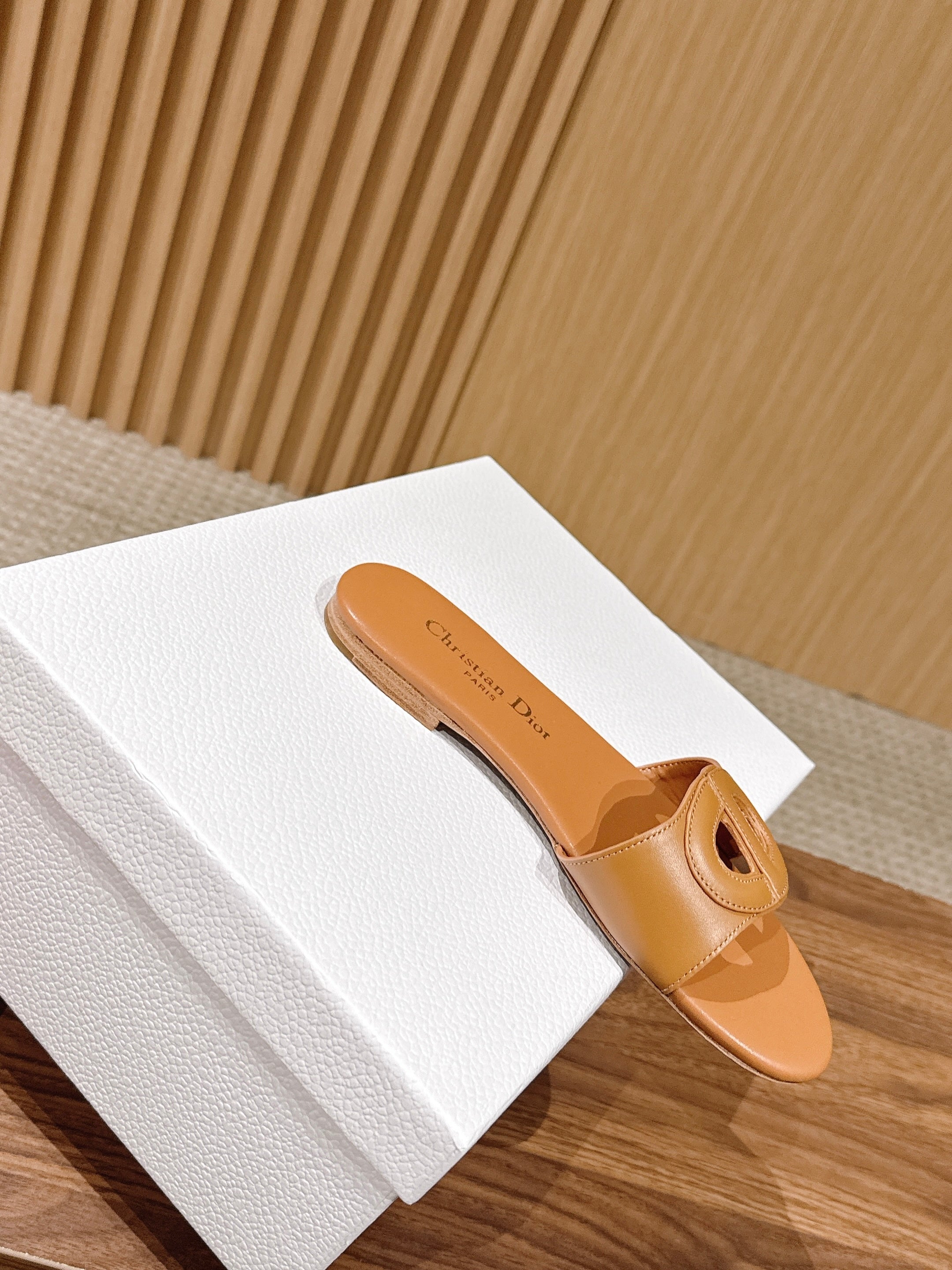 DIOR 26S SLIDE SANDALS IN CARAMEL BROWN CALFSKIN CD LOGO