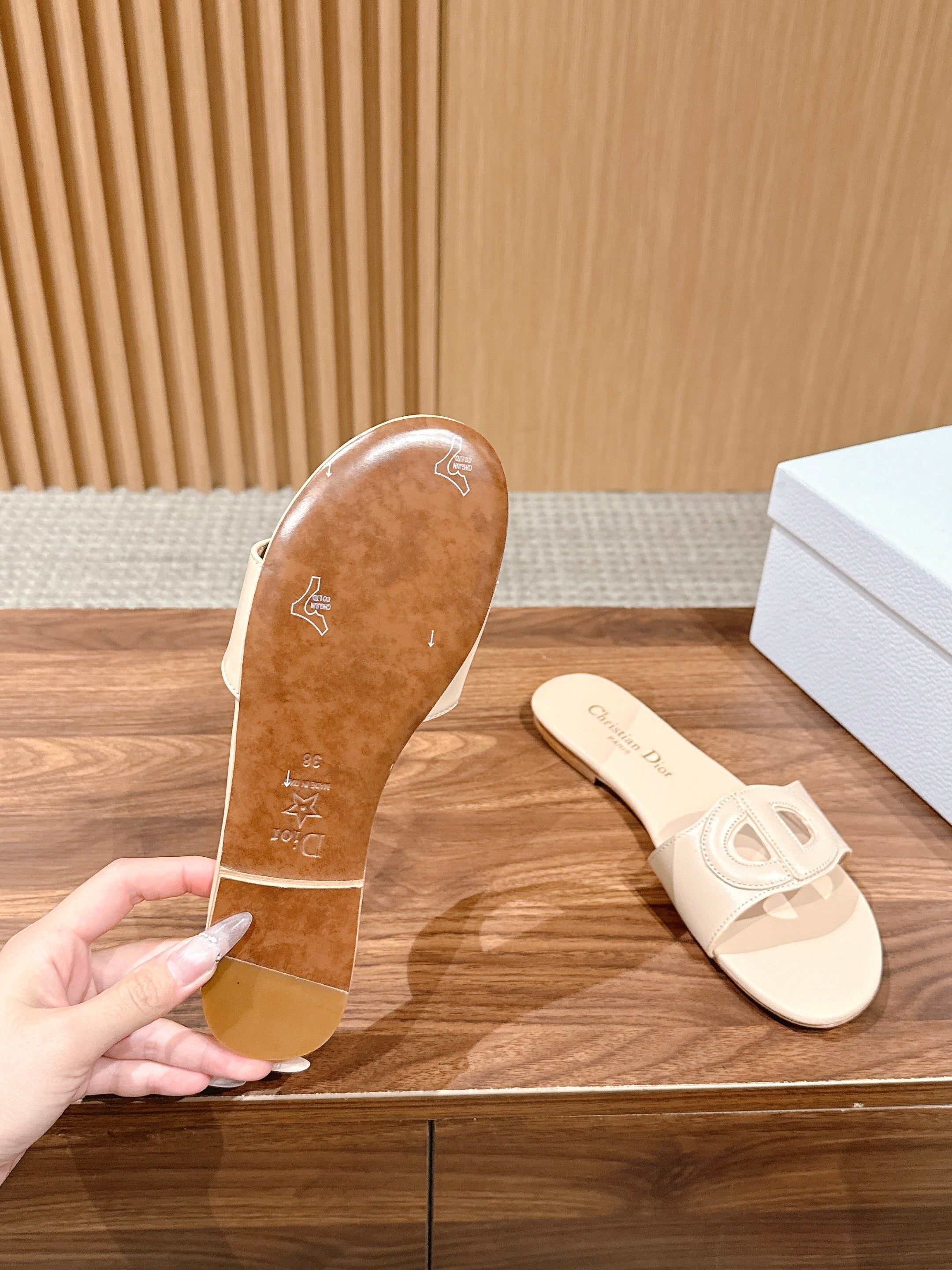 DIOR 26S SLIDE SANDALS IN LIGHT PINK CALFSKIN CD LOGO