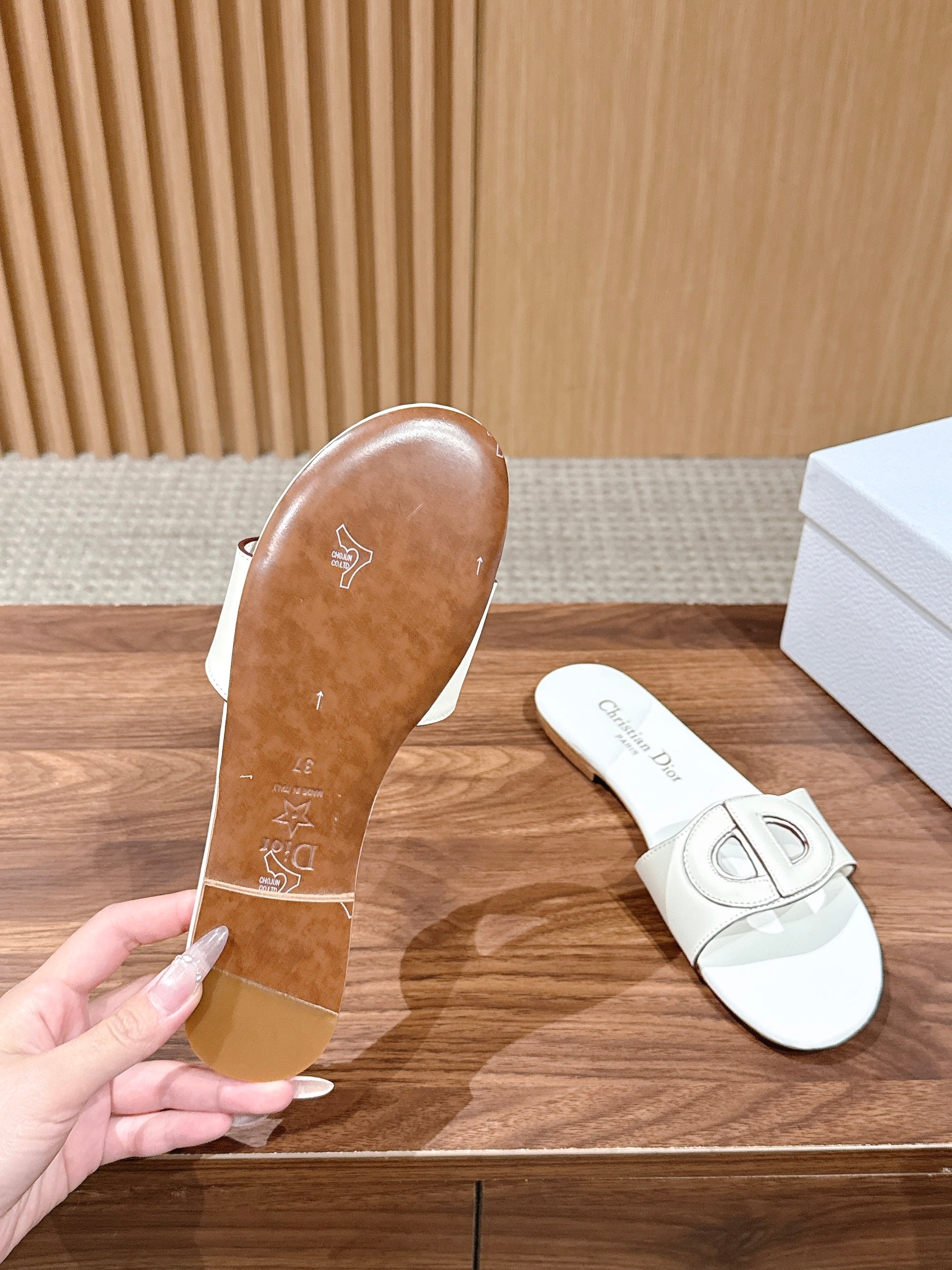DIOR 26S SLIDE SANDALS IN WHITE CALFSKIN CD LOGO