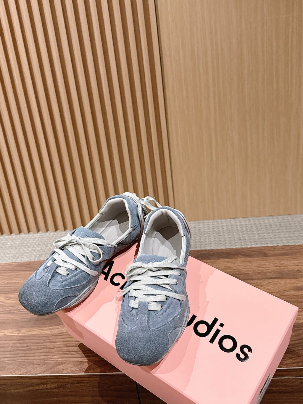 DIOR 26S LOW TOP SNEAKERS IN GREY SUEDE
