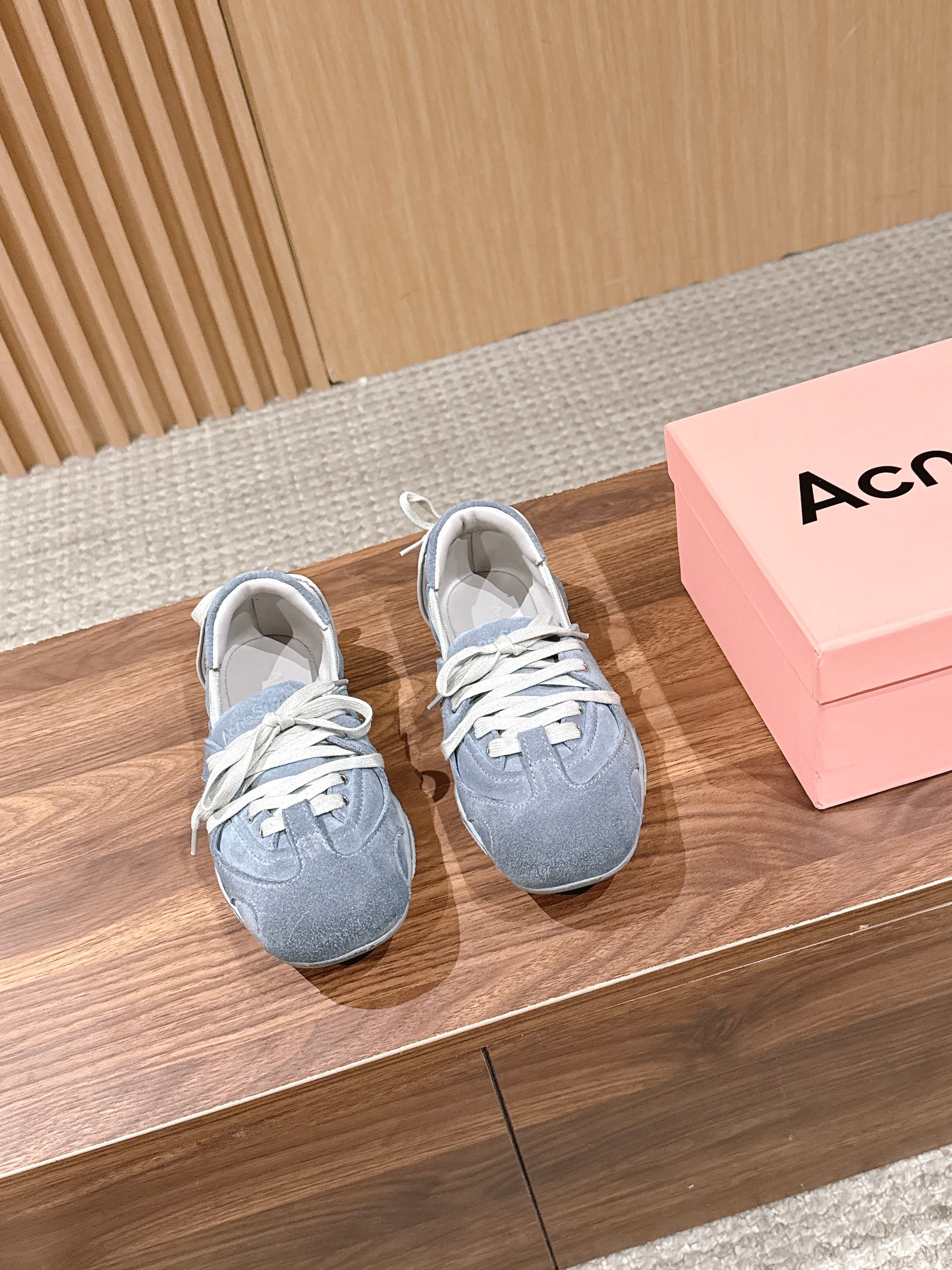 DIOR 26S LOW TOP SNEAKERS IN GREY SUEDE