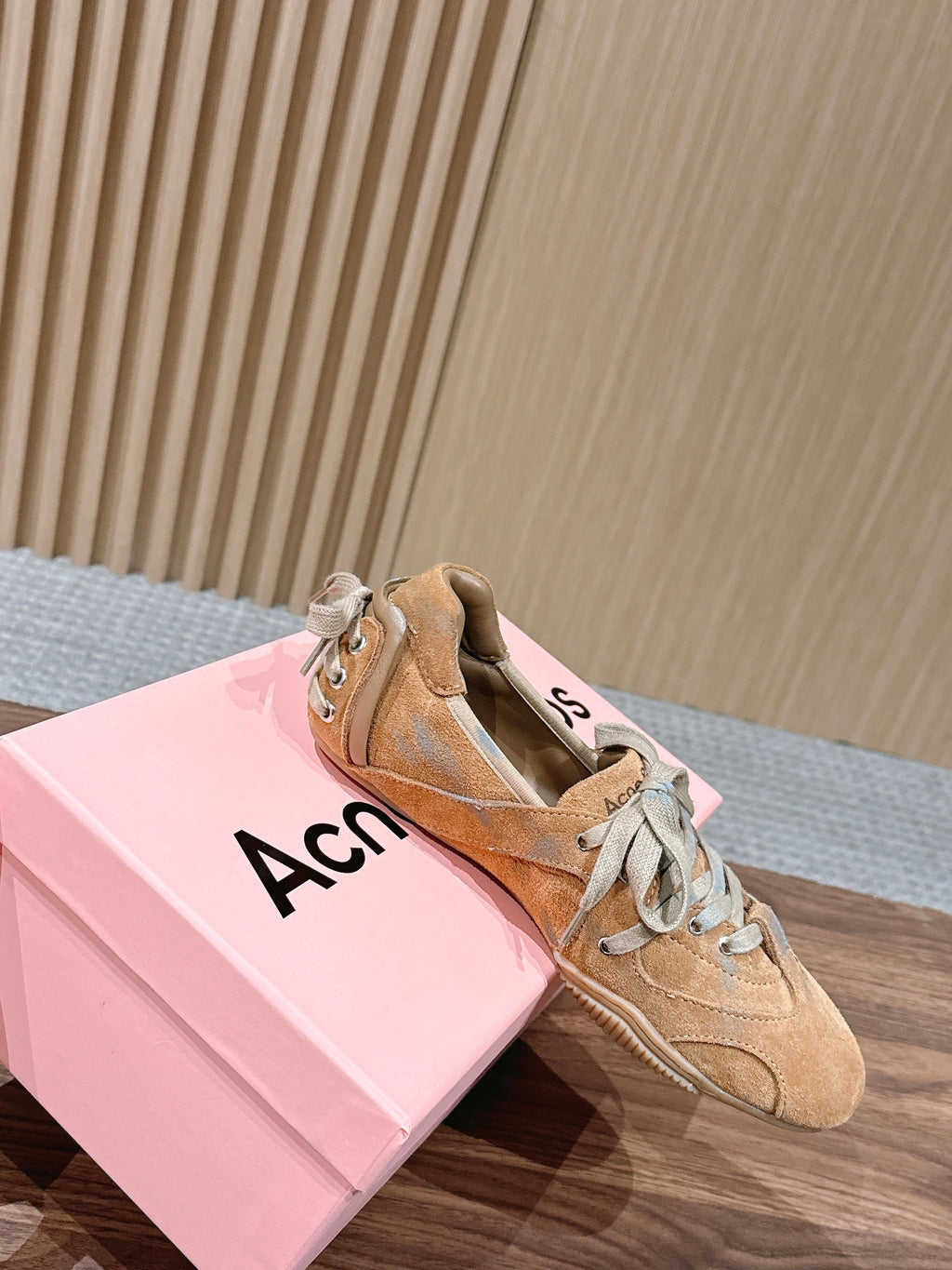 DIOR 26S LOW TOP SNEAKERS IN BEIGE SUEDE WITH LIGHT GREY LACES