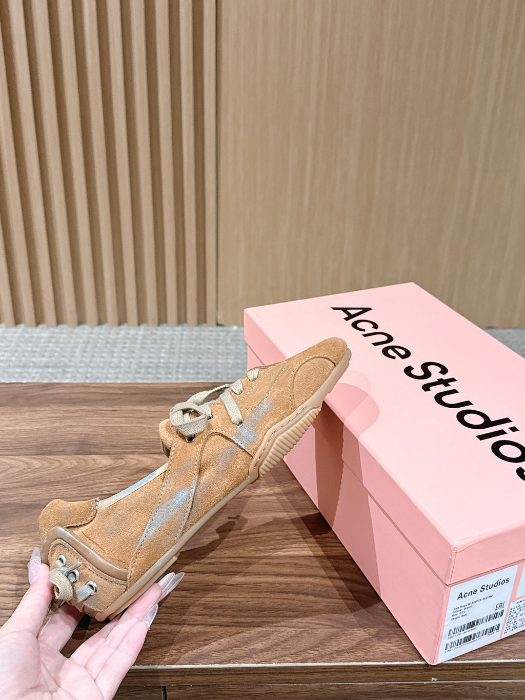 DIOR 26S LOW TOP SNEAKERS IN BEIGE SUEDE WITH LIGHT GREY LACES