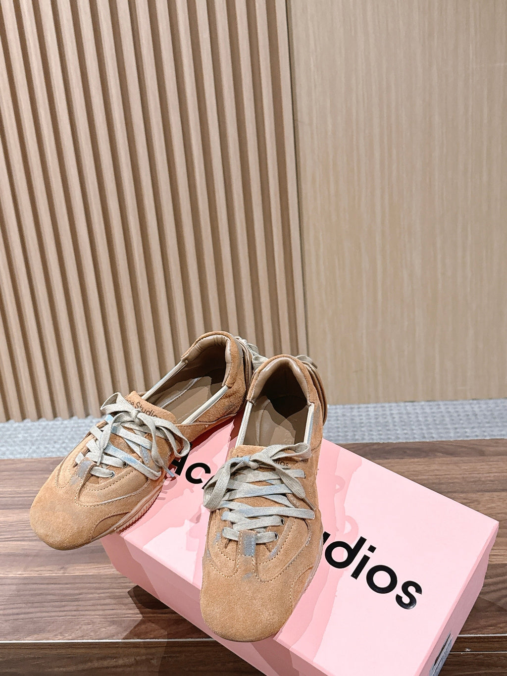 DIOR 26S LOW TOP SNEAKERS IN BEIGE SUEDE WITH LIGHT GREY LACES