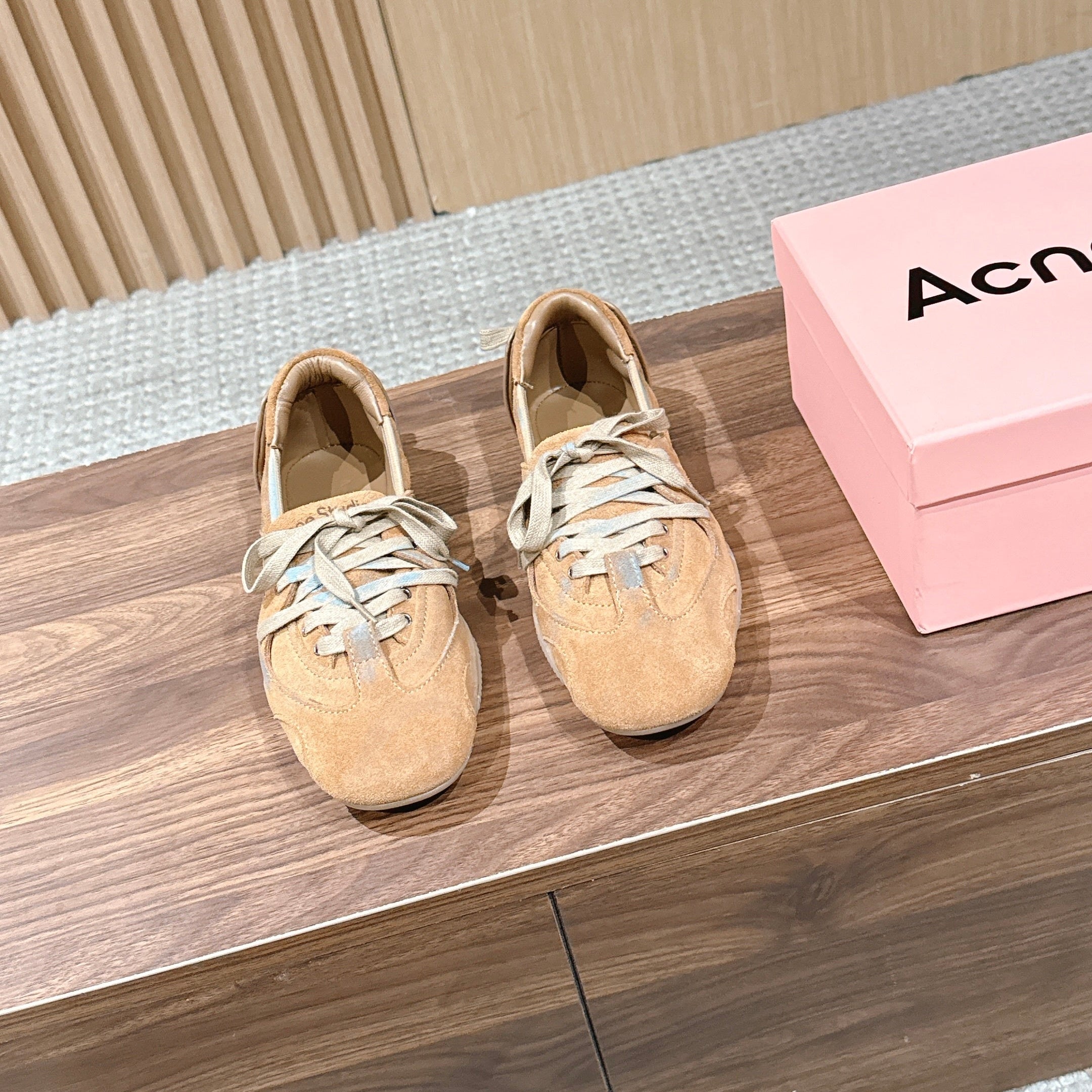 DIOR 26S LOW TOP SNEAKERS IN BEIGE SUEDE WITH LIGHT GREY LACES