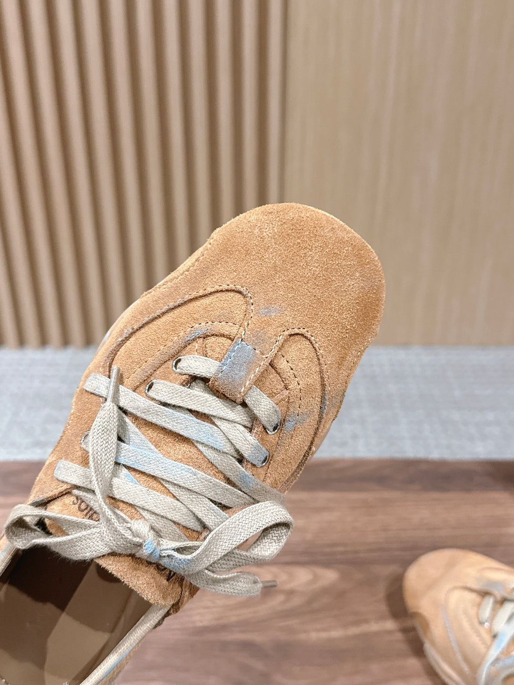 DIOR 26S LOW TOP SNEAKERS IN BEIGE SUEDE WITH LIGHT GREY LACES