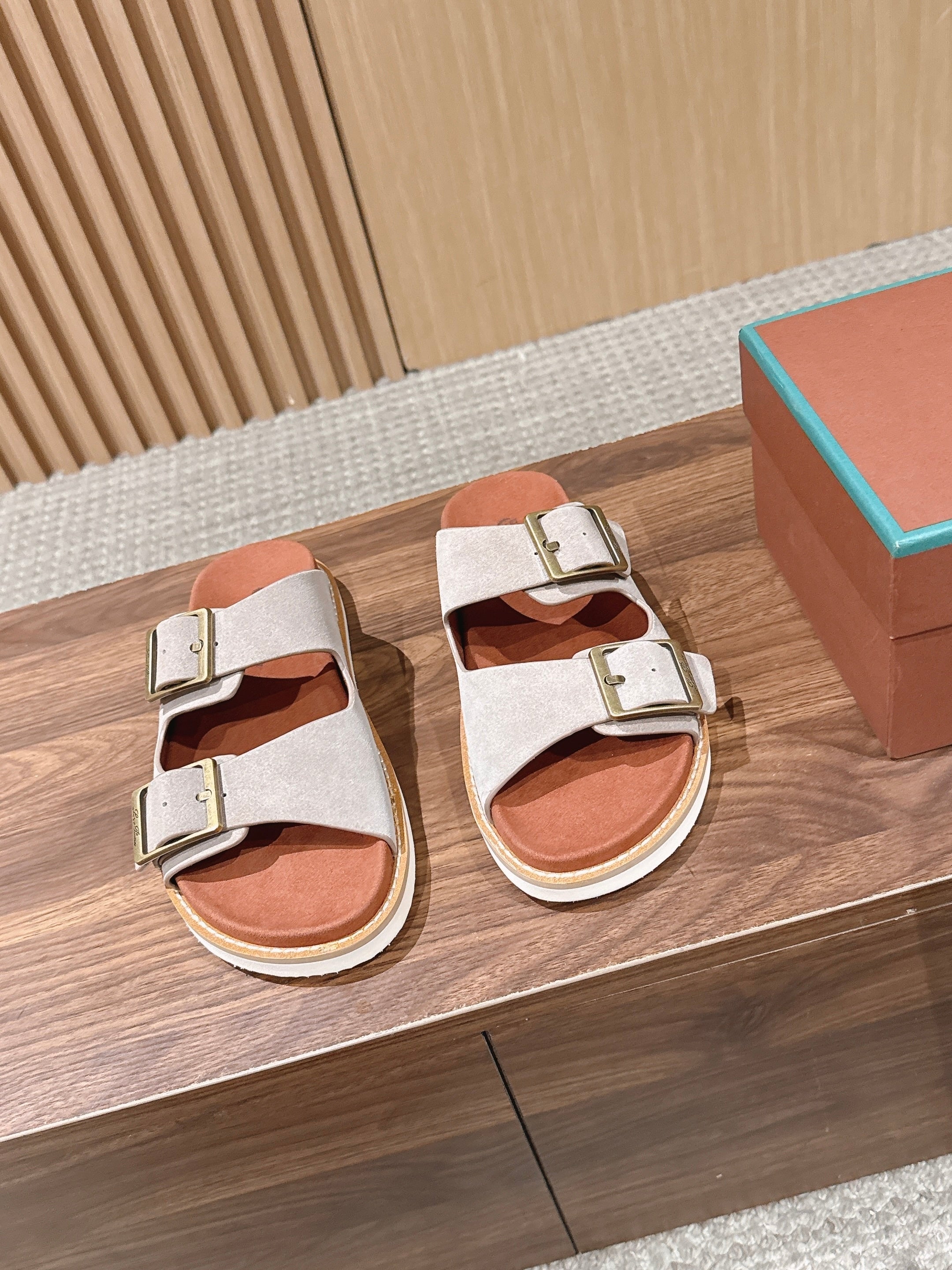 LP 26S DOUBLE BUCKLE SLIDES IN LIGHT GREY SUEDE GOLD HARDWARE