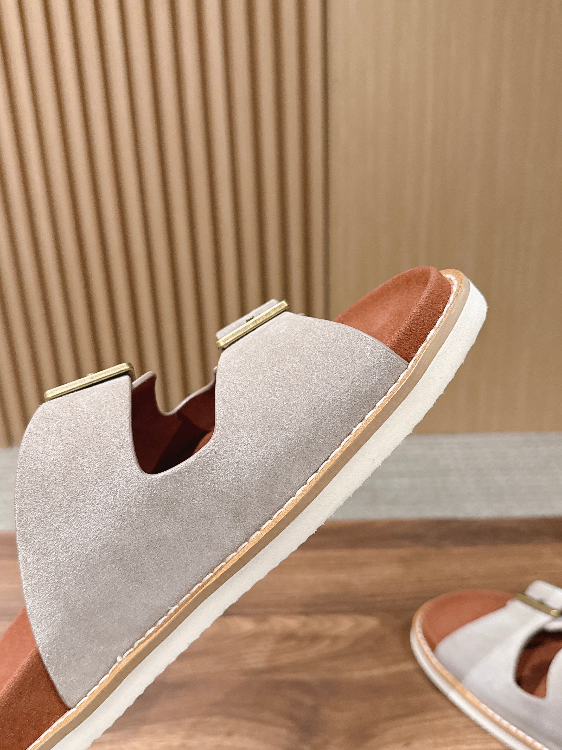 LP 26S DOUBLE BUCKLE SLIDES IN LIGHT GREY SUEDE GOLD HARDWARE