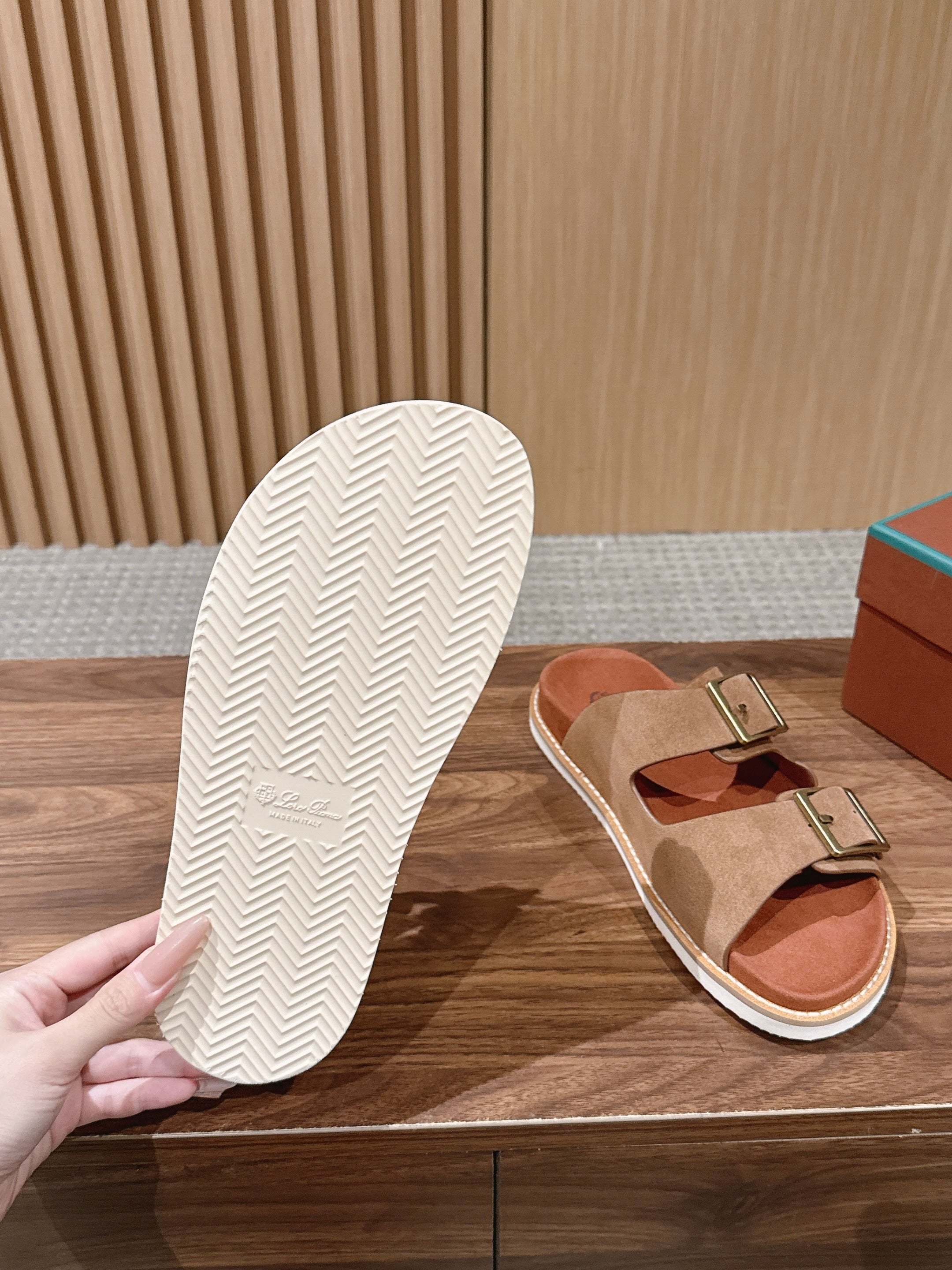 LP 26S DOUBLE BUCKLE SLIDES IN BROWN SUEDE GOLD HARDWARE