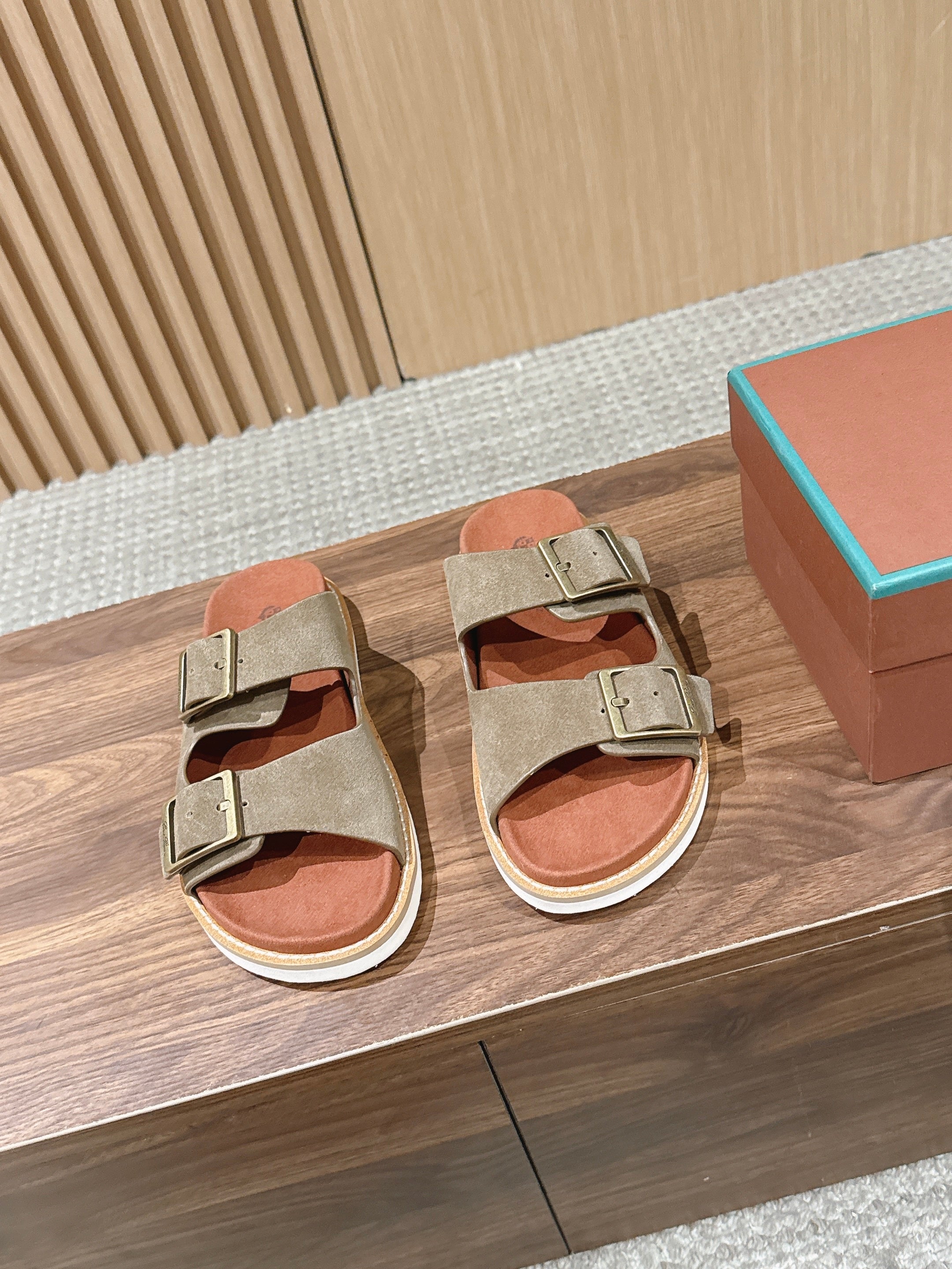 LP 26S DOUBLE BUCKLE SLIDES IN OLIVE BROWN SUEDE GOLD HARDWARE