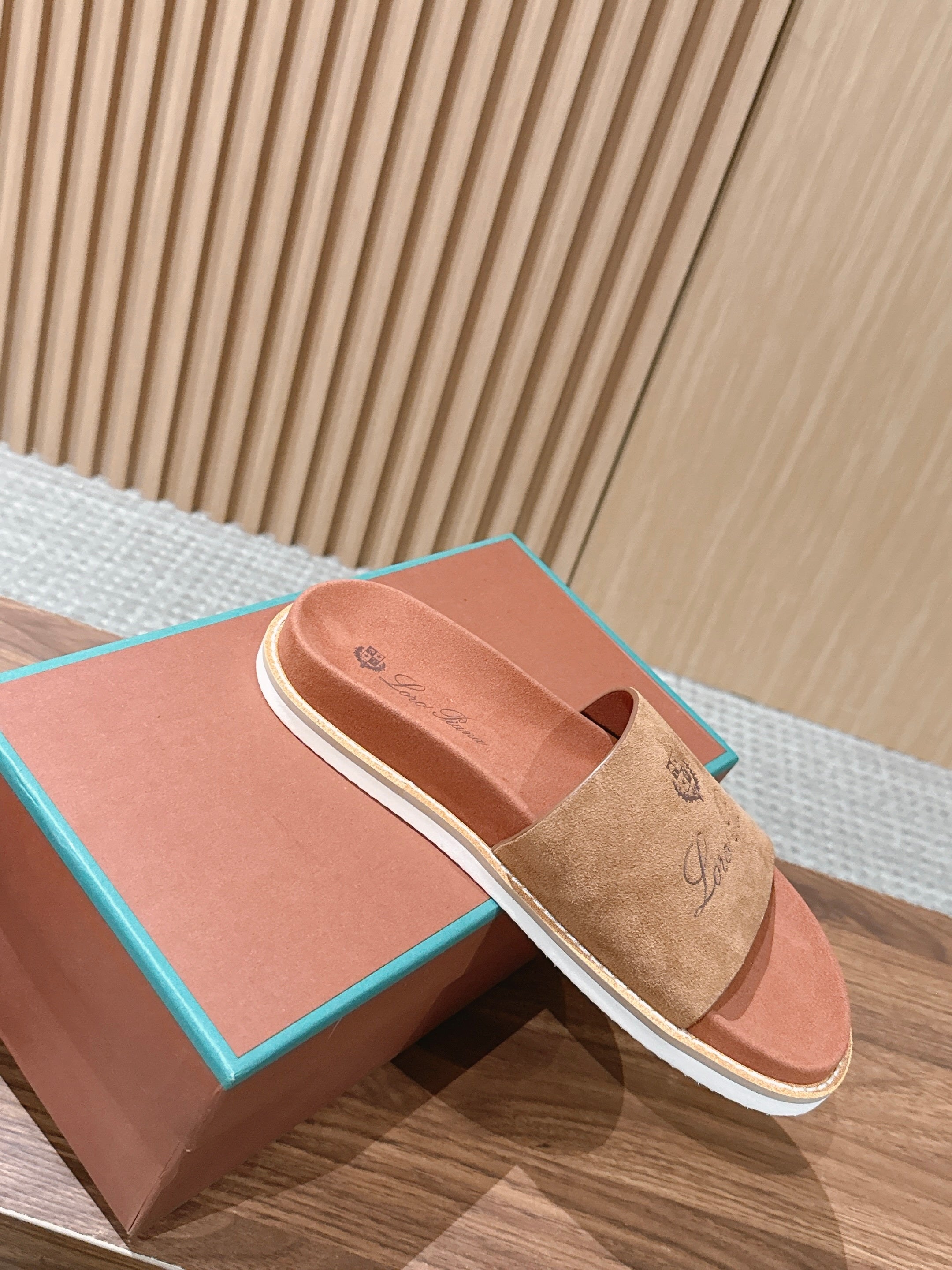 LP 26S SLIDES SANDAL IN BROWN SUEDE WITH LOGO