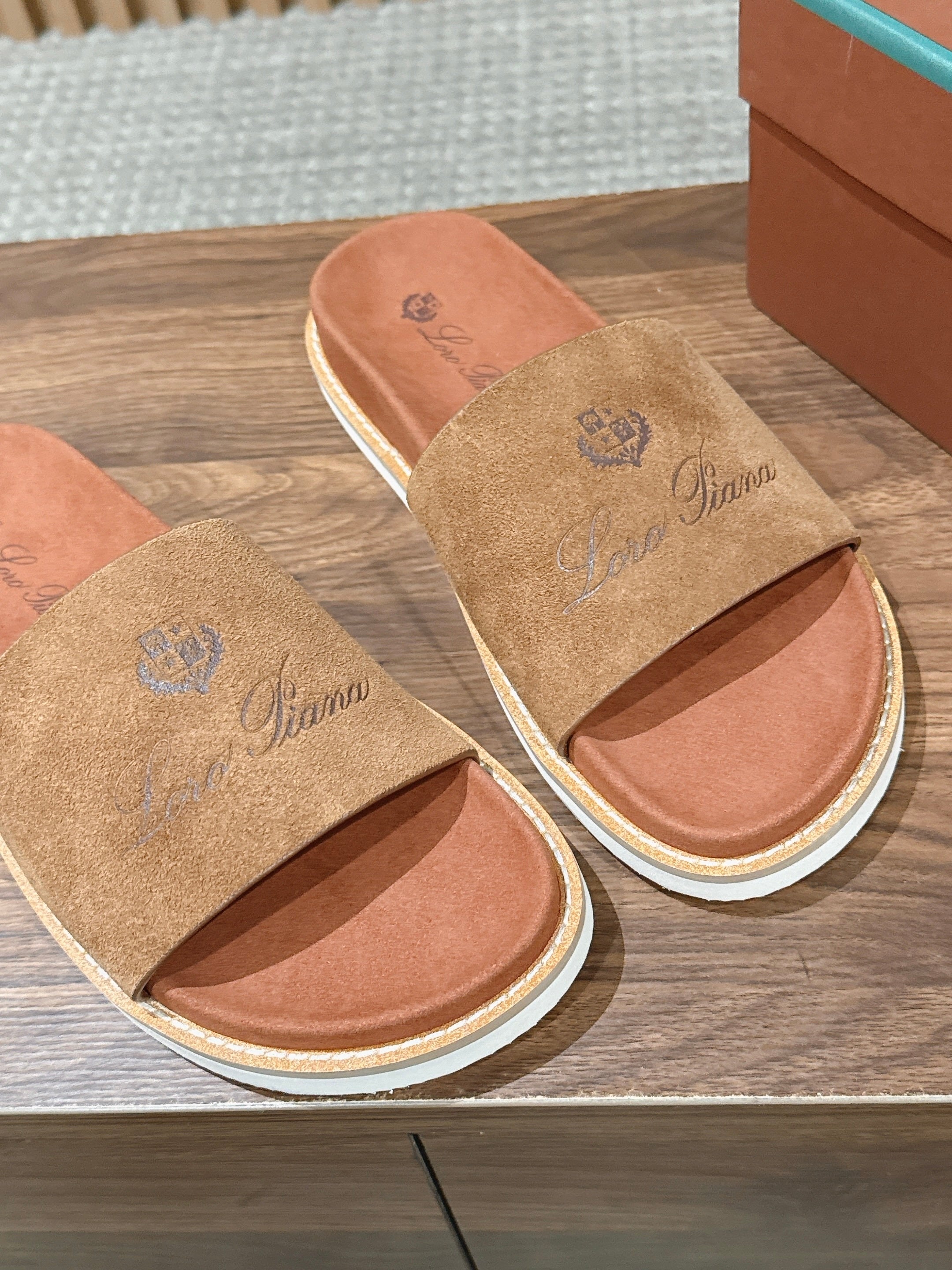 LP 26S SLIDES SANDAL IN BROWN SUEDE WITH LOGO
