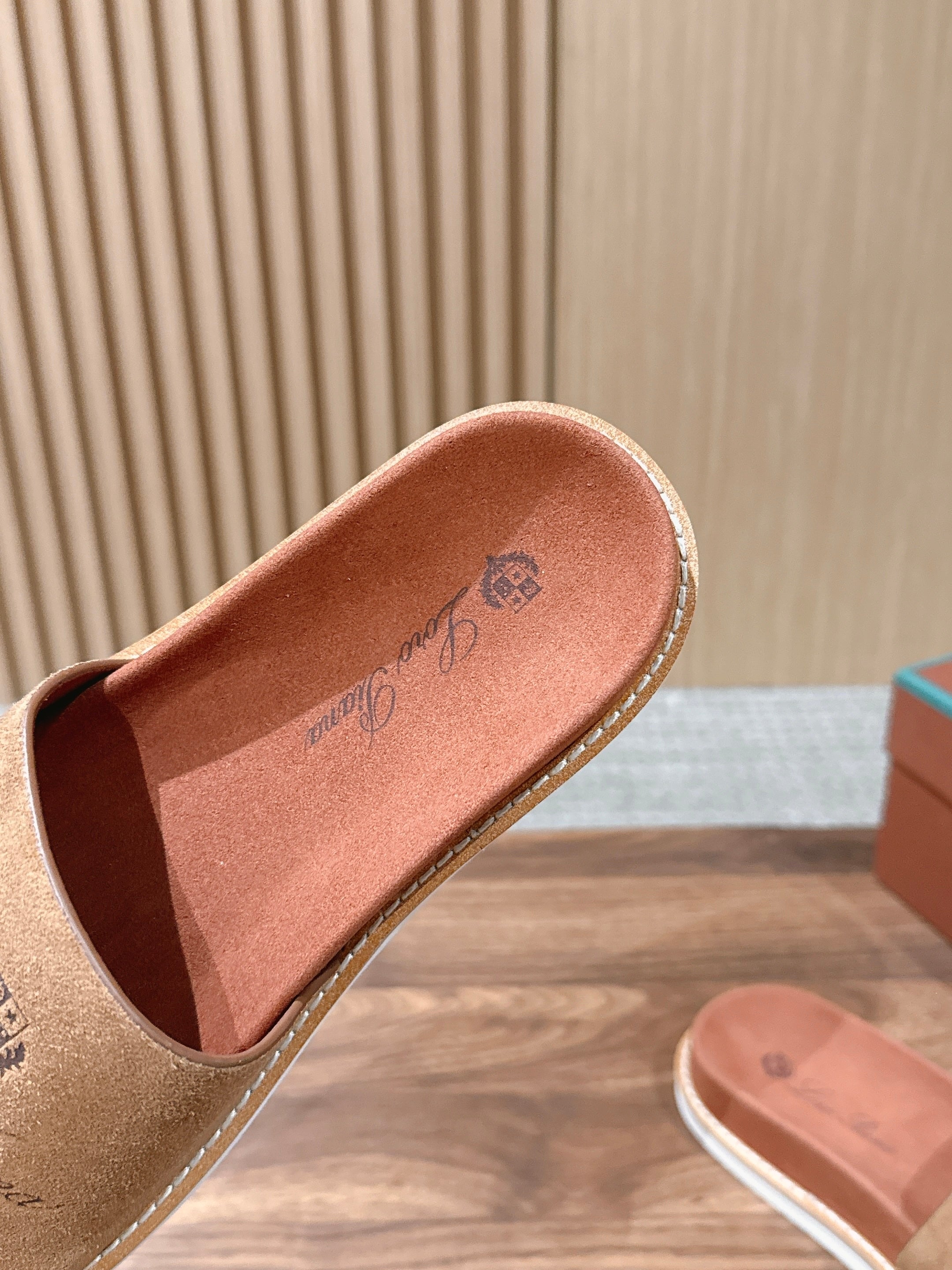 LP 26S SLIDES SANDAL IN BROWN SUEDE WITH LOGO