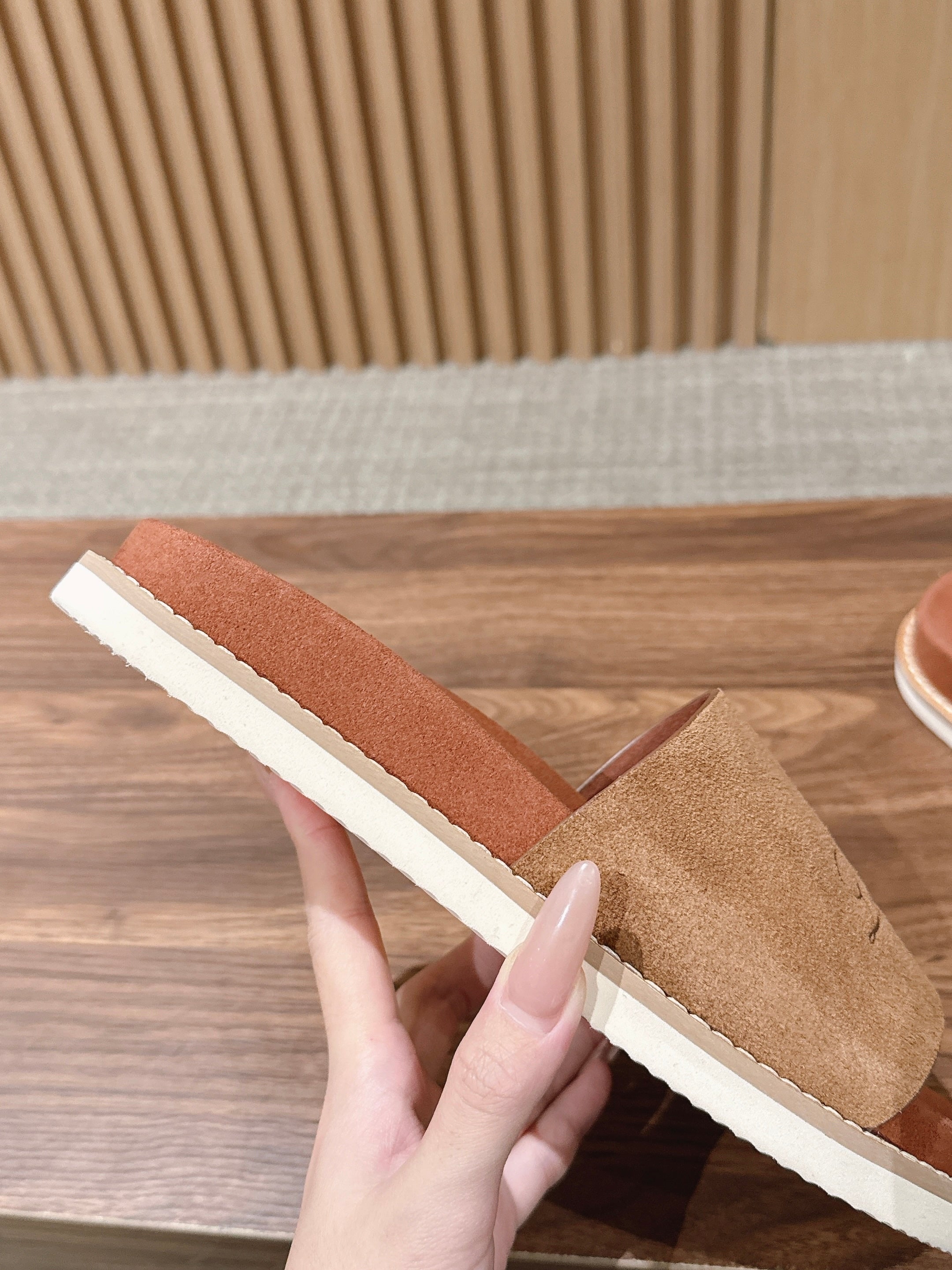 LP 26S SLIDES SANDAL IN BROWN SUEDE WITH LOGO