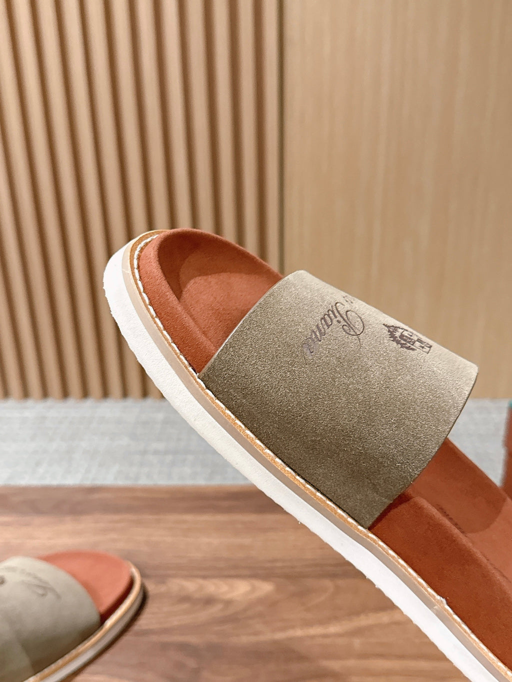 LP 26S SLIDES SANDAL IN OLIVE BROWN SUEDE WITH LOGO