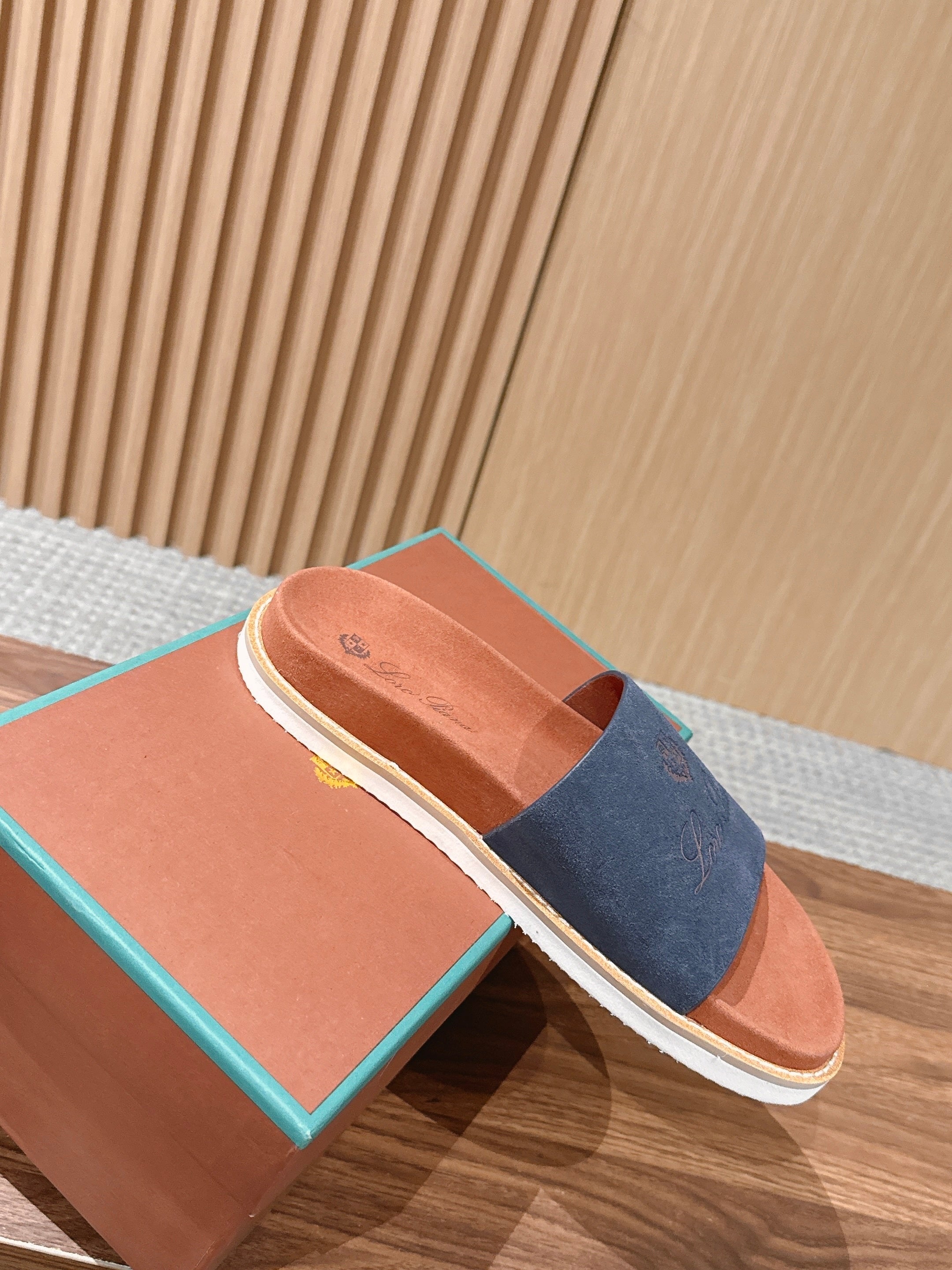 LP 26S SLIDES SANDAL IN NAVY BLUE SUEDE WITH LOGO