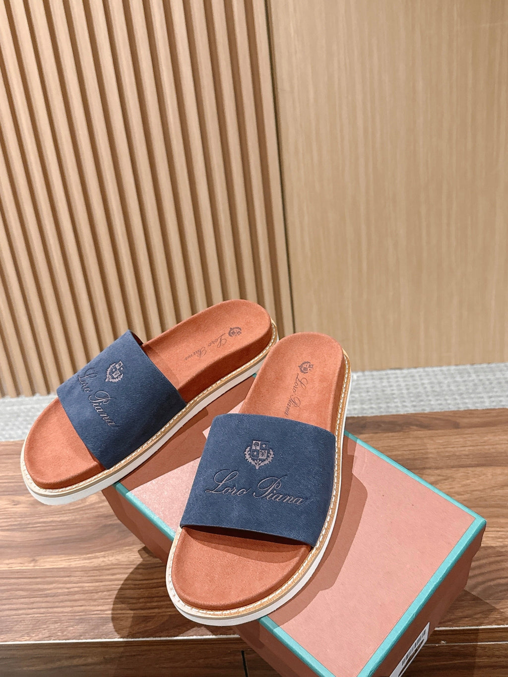 LP 26S SLIDES SANDAL IN NAVY BLUE SUEDE WITH LOGO