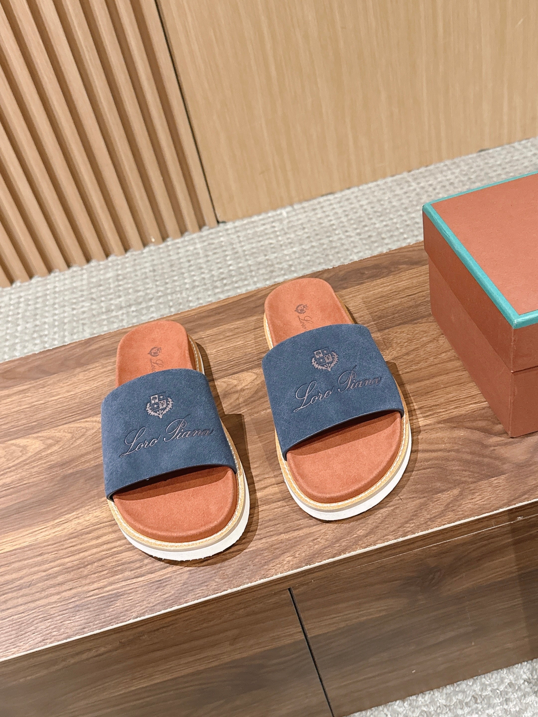 LP 26S SLIDES SANDAL IN NAVY BLUE SUEDE WITH LOGO