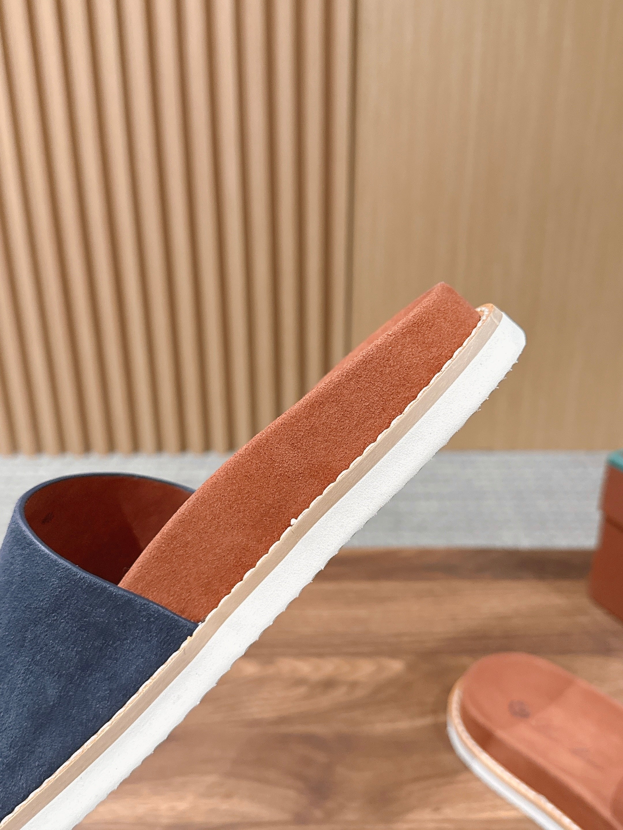 LP 26S SLIDES SANDAL IN NAVY BLUE SUEDE WITH LOGO
