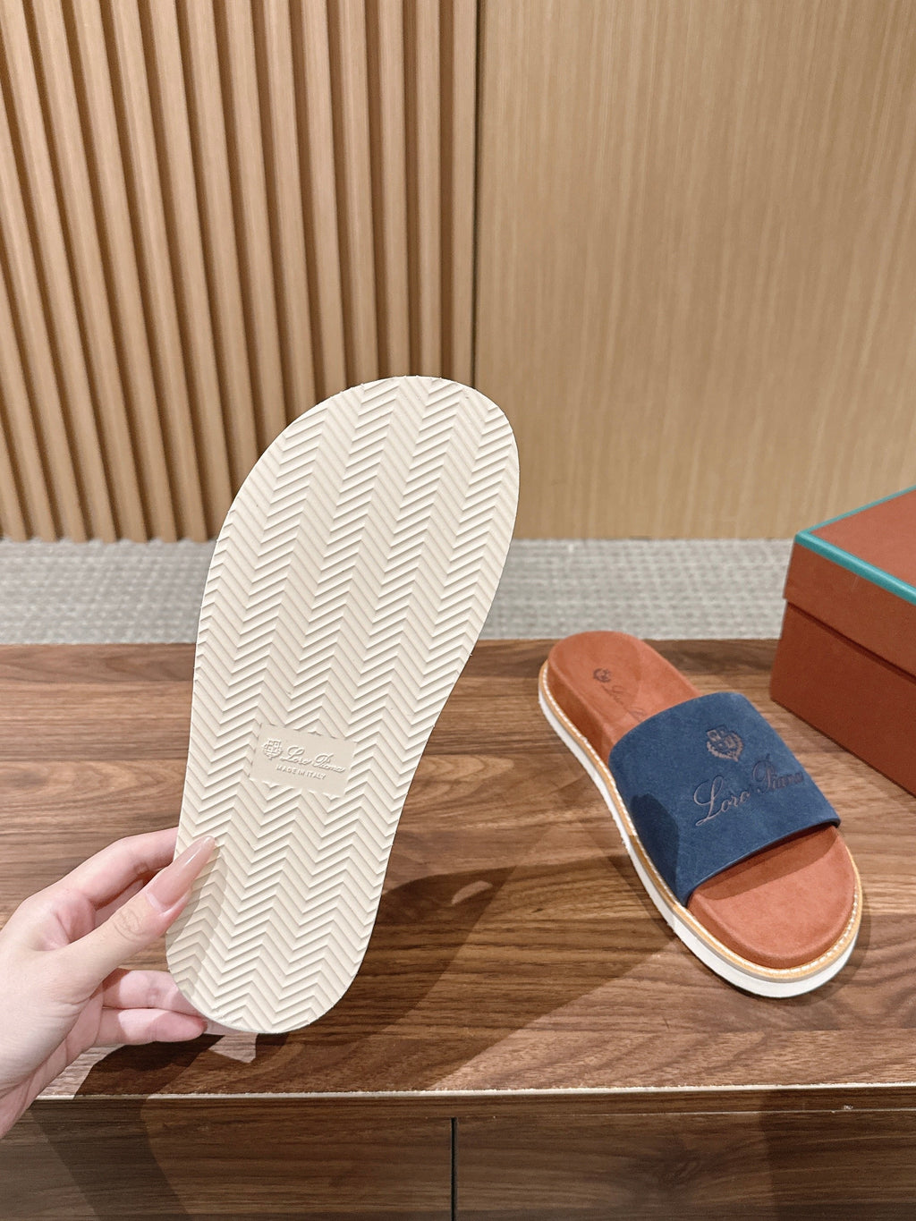 LP 26S SLIDES SANDAL IN NAVY BLUE SUEDE WITH LOGO