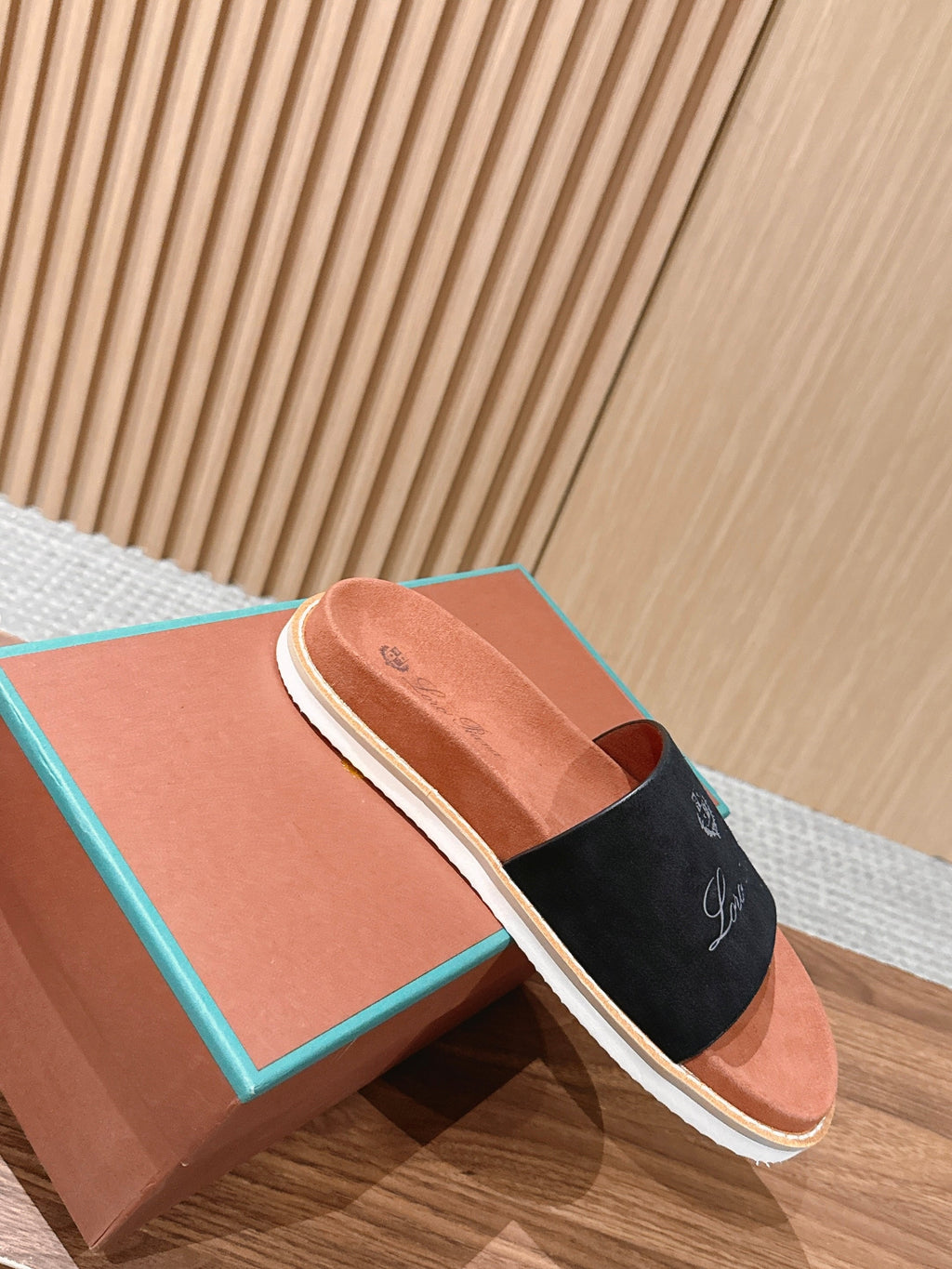 LP 26S SLIDES SANDAL IN BLACK SUEDE WITH LOGO