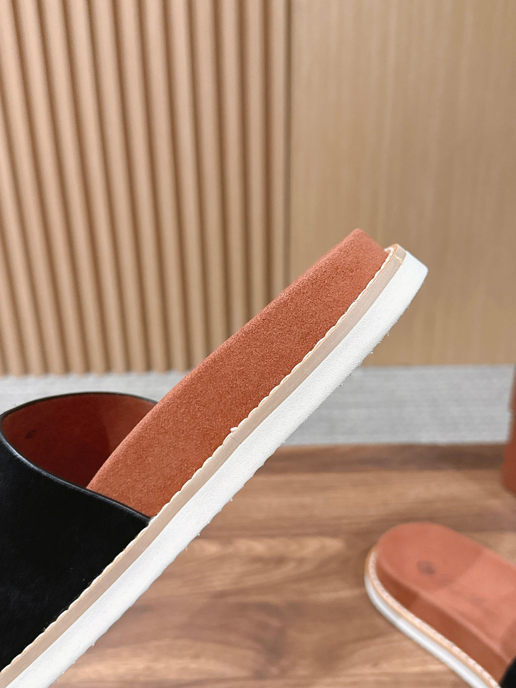 LP 26S SLIDES SANDAL IN BLACK SUEDE WITH LOGO