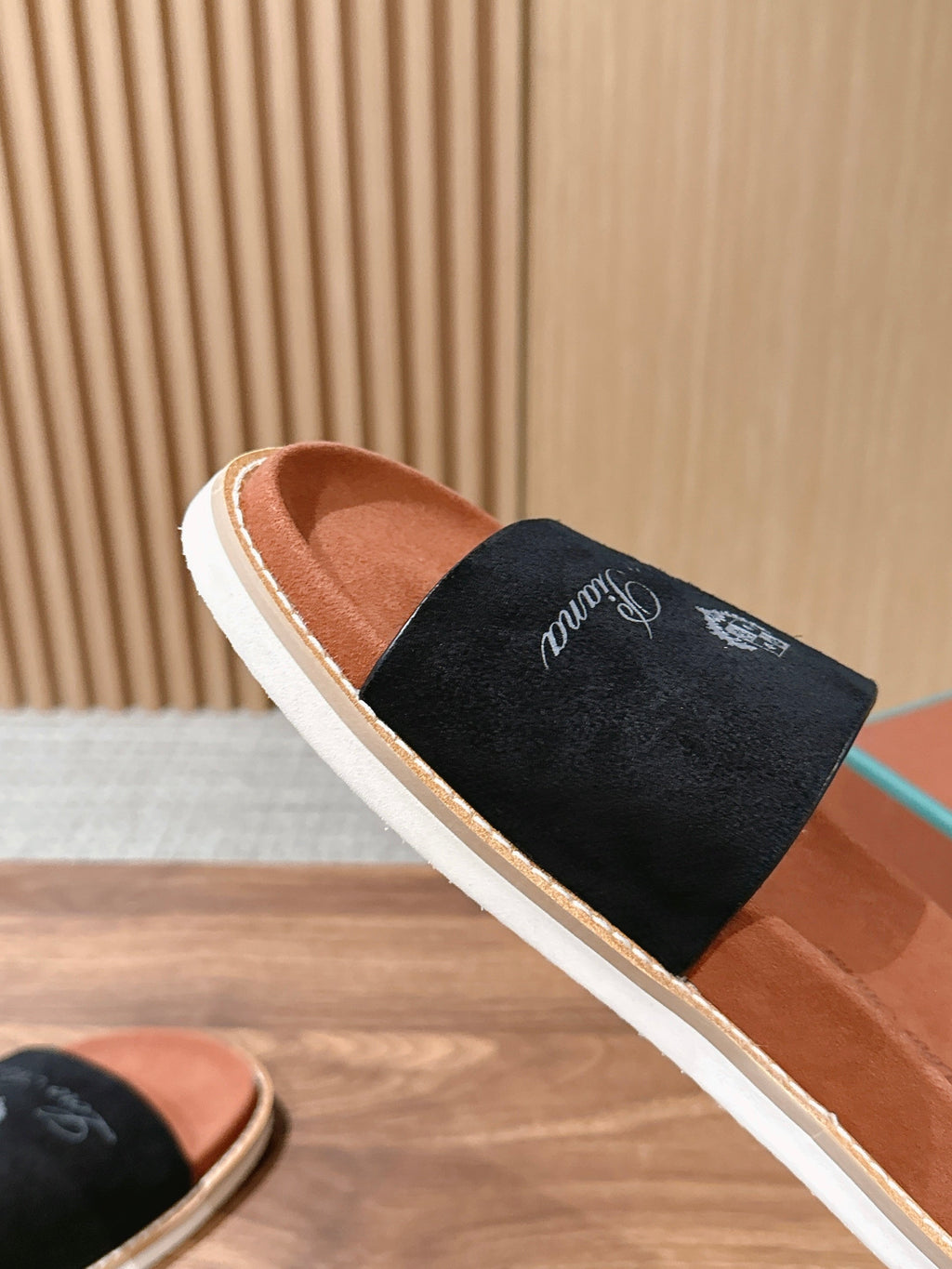 LP 26S SLIDES SANDAL IN BLACK SUEDE WITH LOGO