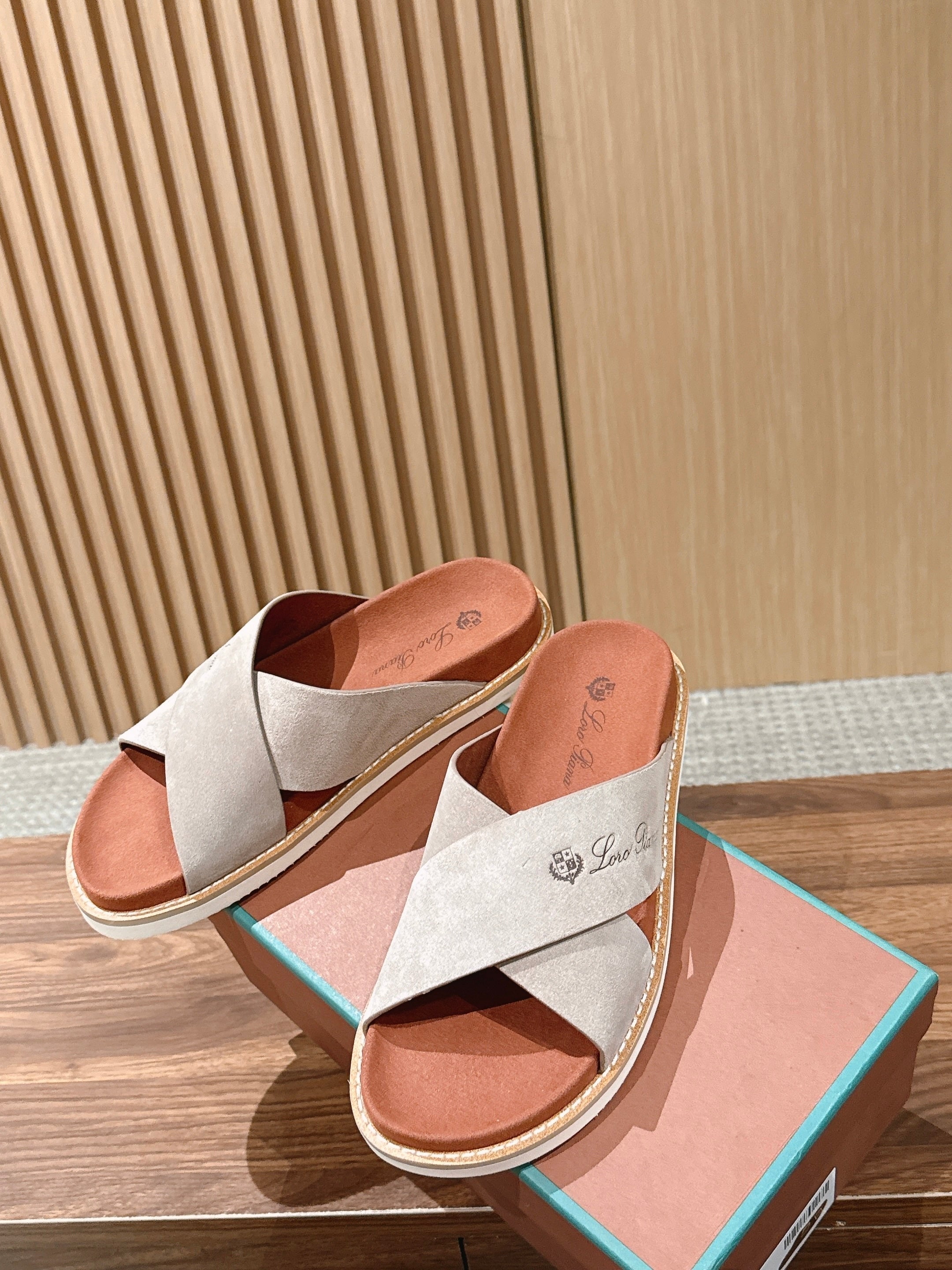 LP 26S CROSS STRAP SLIDES SANDAL IN LIGHT GREY SUEDE