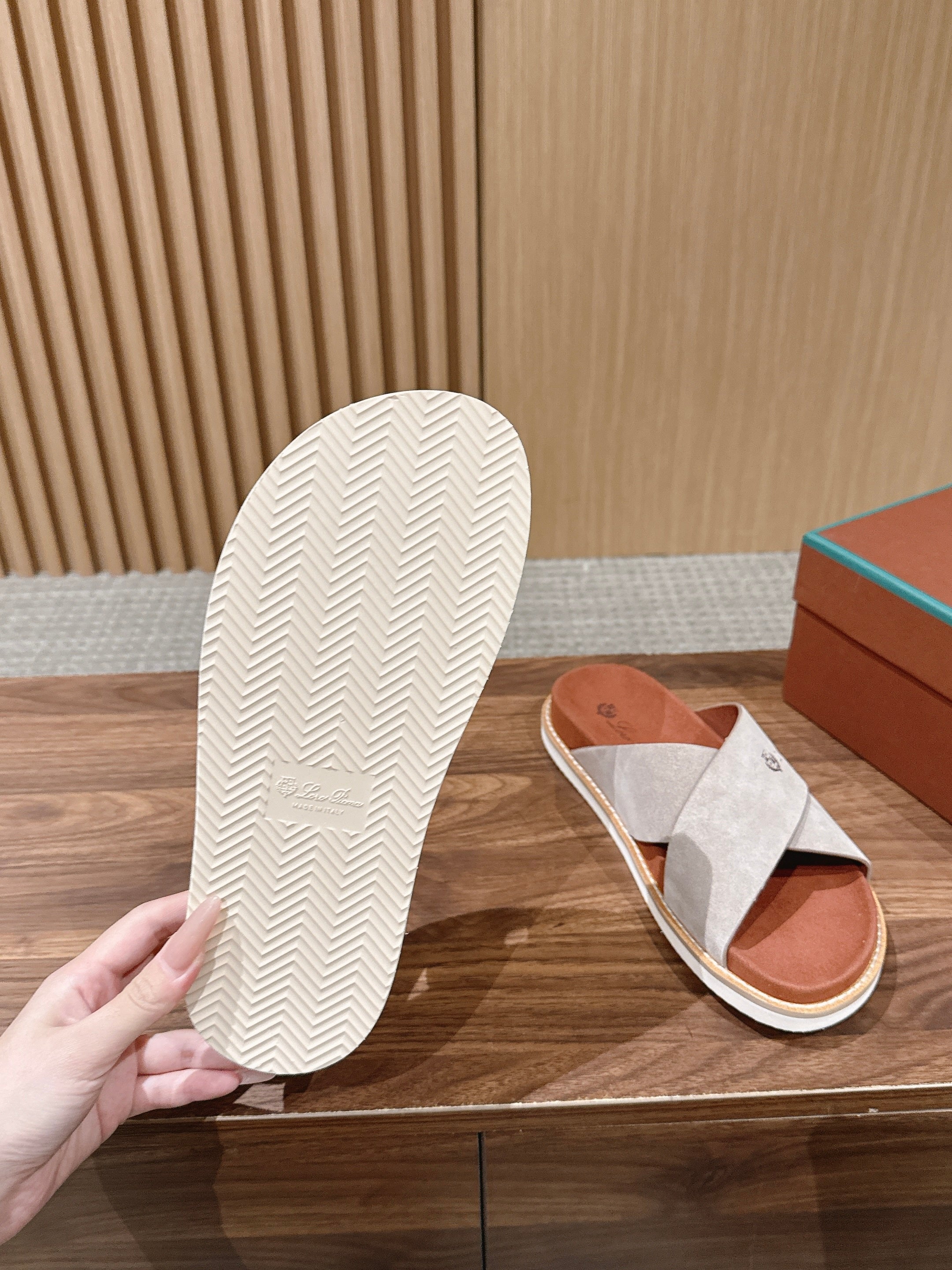 LP 26S CROSS STRAP SLIDES SANDAL IN LIGHT GREY SUEDE