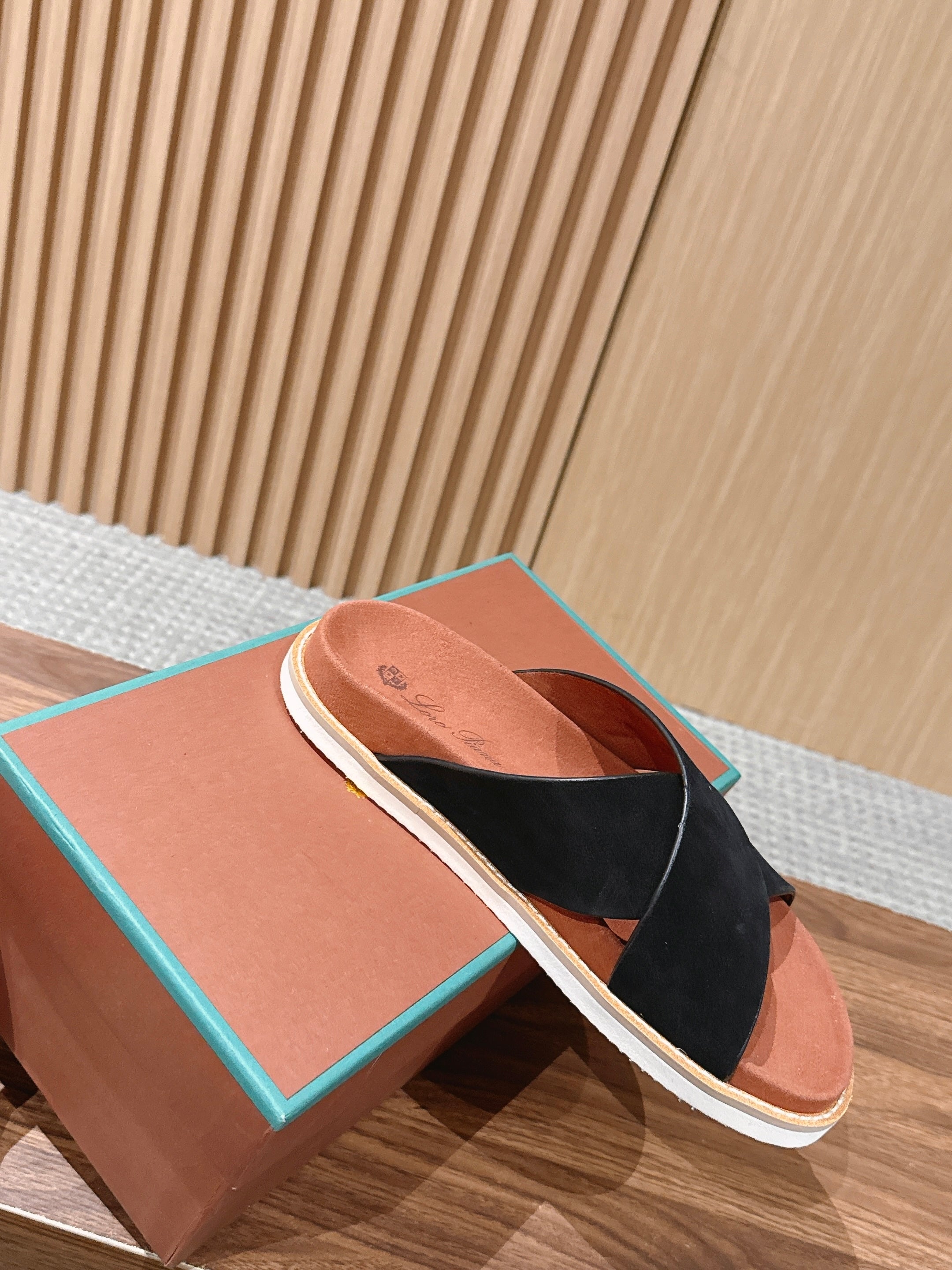 LP 26S CROSS STRAP SLIDES SANDAL IN BLACK SUEDE