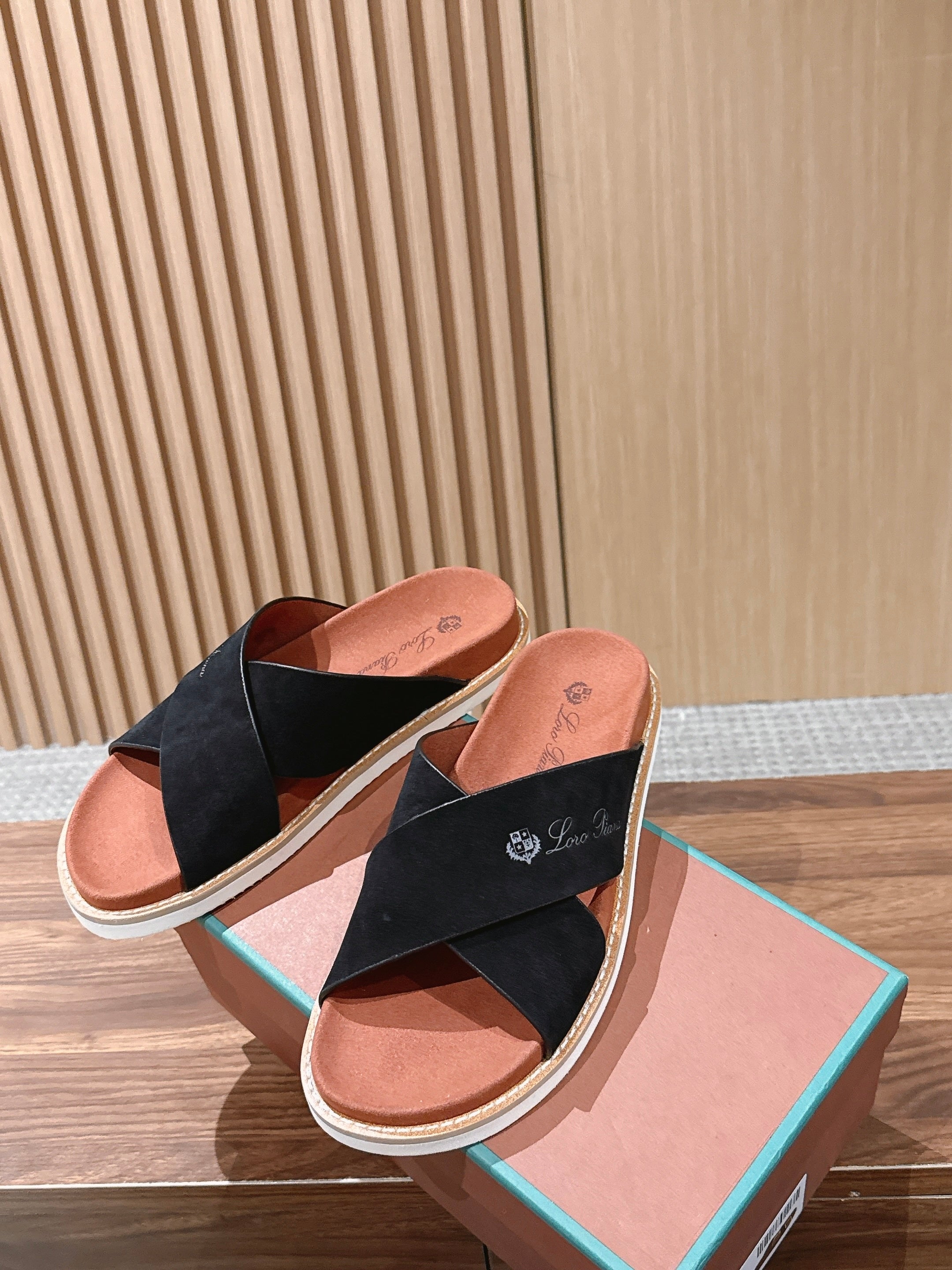 LP 26S CROSS STRAP SLIDES SANDAL IN BLACK SUEDE