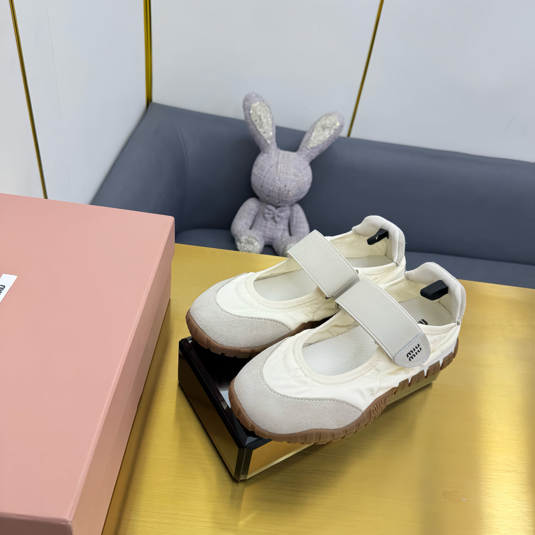BALLERINAS SHOES IN OFF WHITE TYRE TECHNICAL FABRIC AND GREY SUEDE