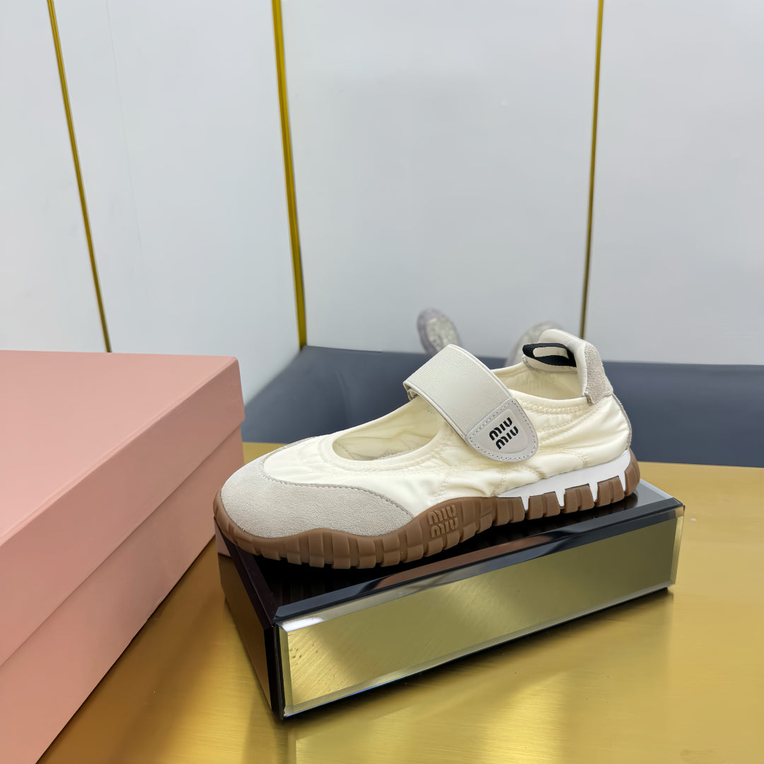 BALLERINAS SHOES IN OFF WHITE TYRE TECHNICAL FABRIC AND GREY SUEDE