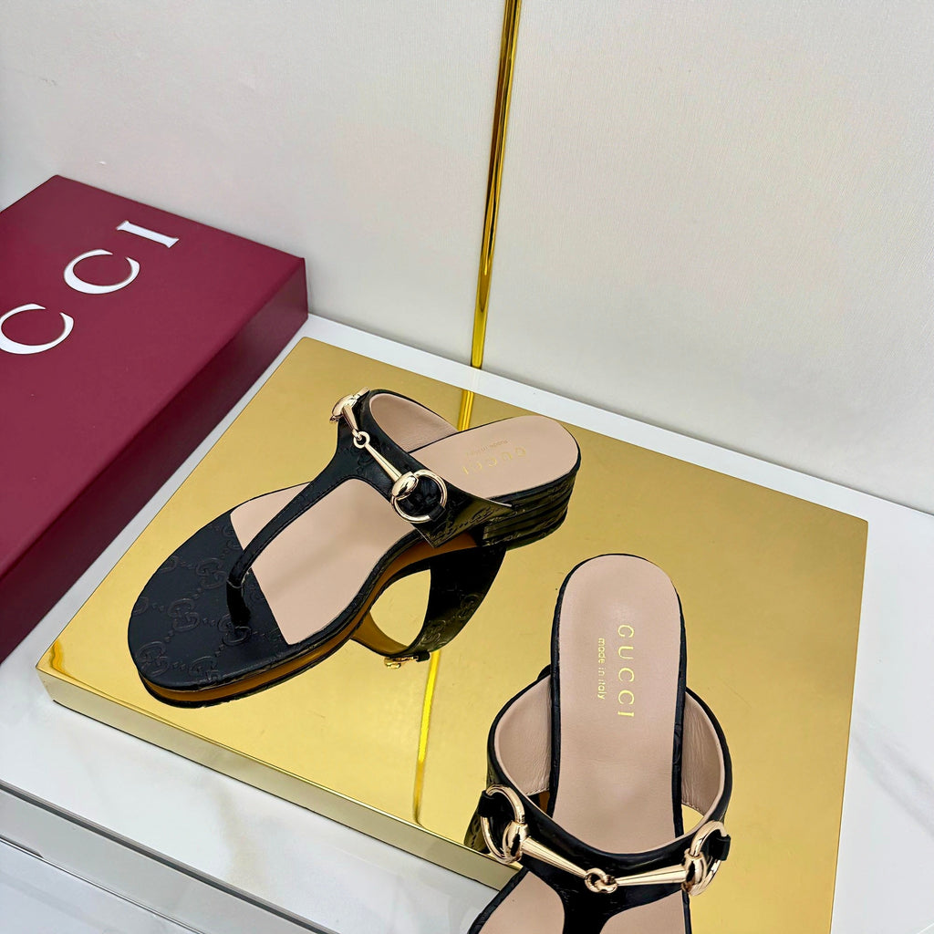 THONG SANDALS IN BLACK LAMBSKIN PRINTED LOGO WITH GOLD HARDWARE