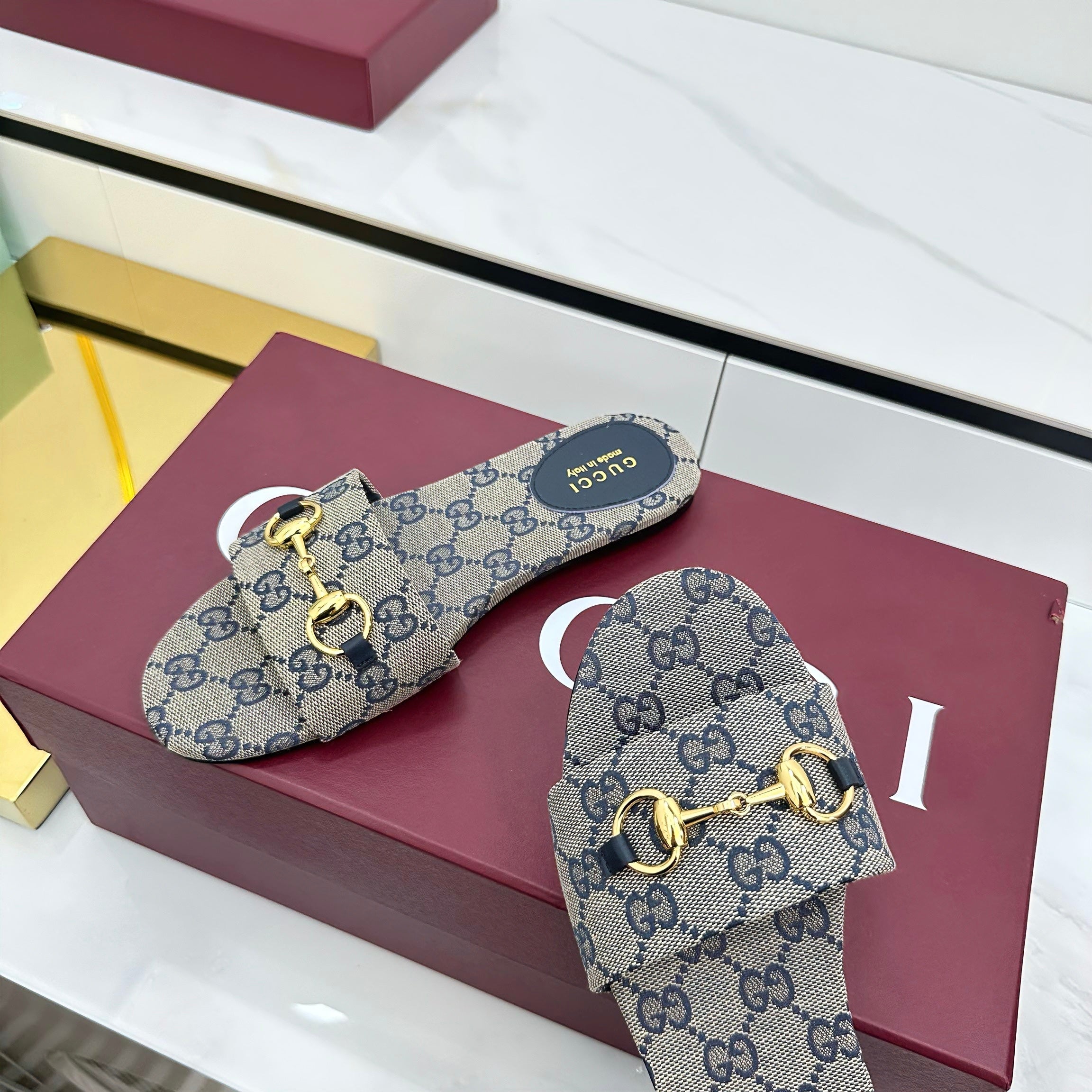 GG SLIDES IN STONE GREY WITH GOLD HARDWARE