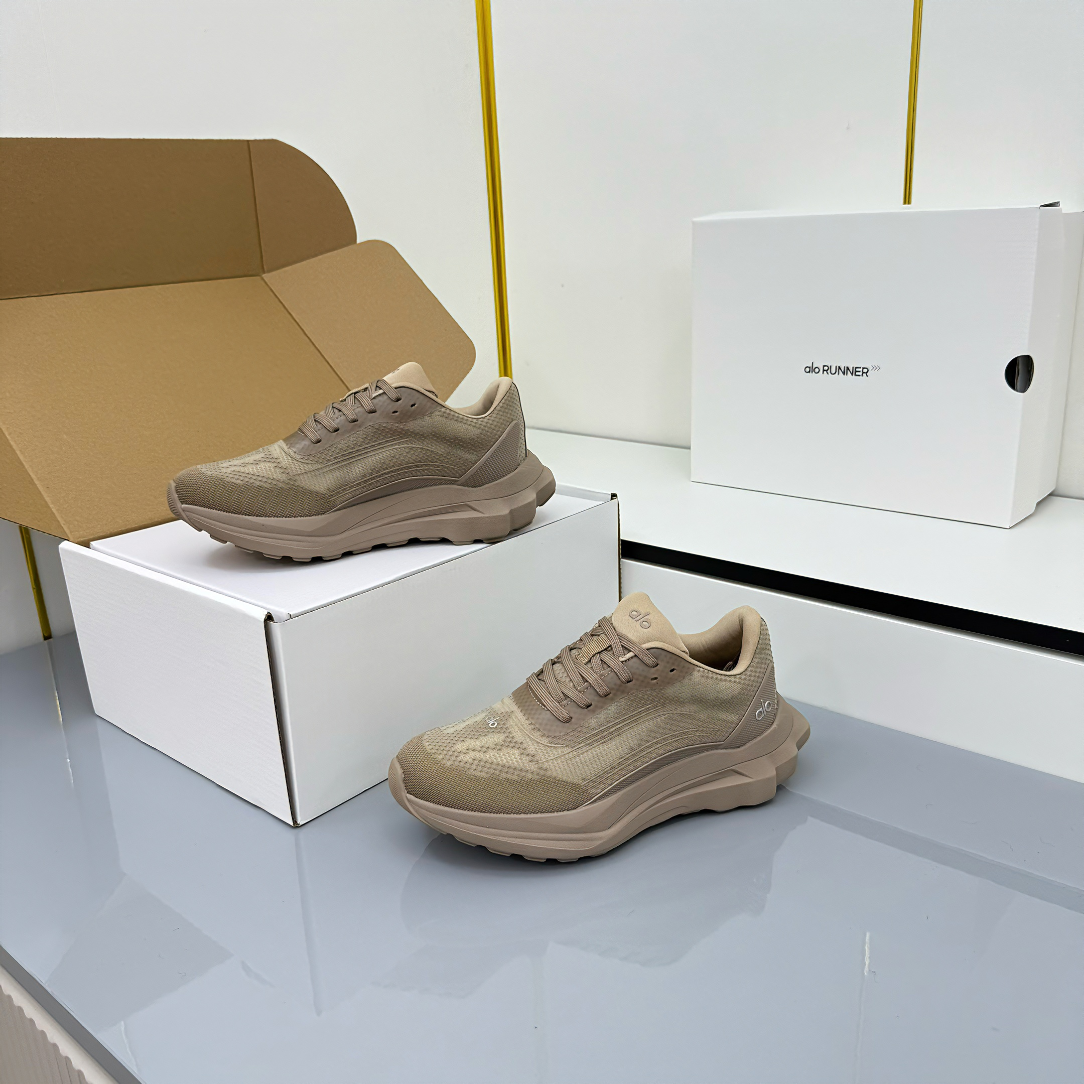 ALO 25S SNEAKER IN STONE BEIGE MESH FABRIC